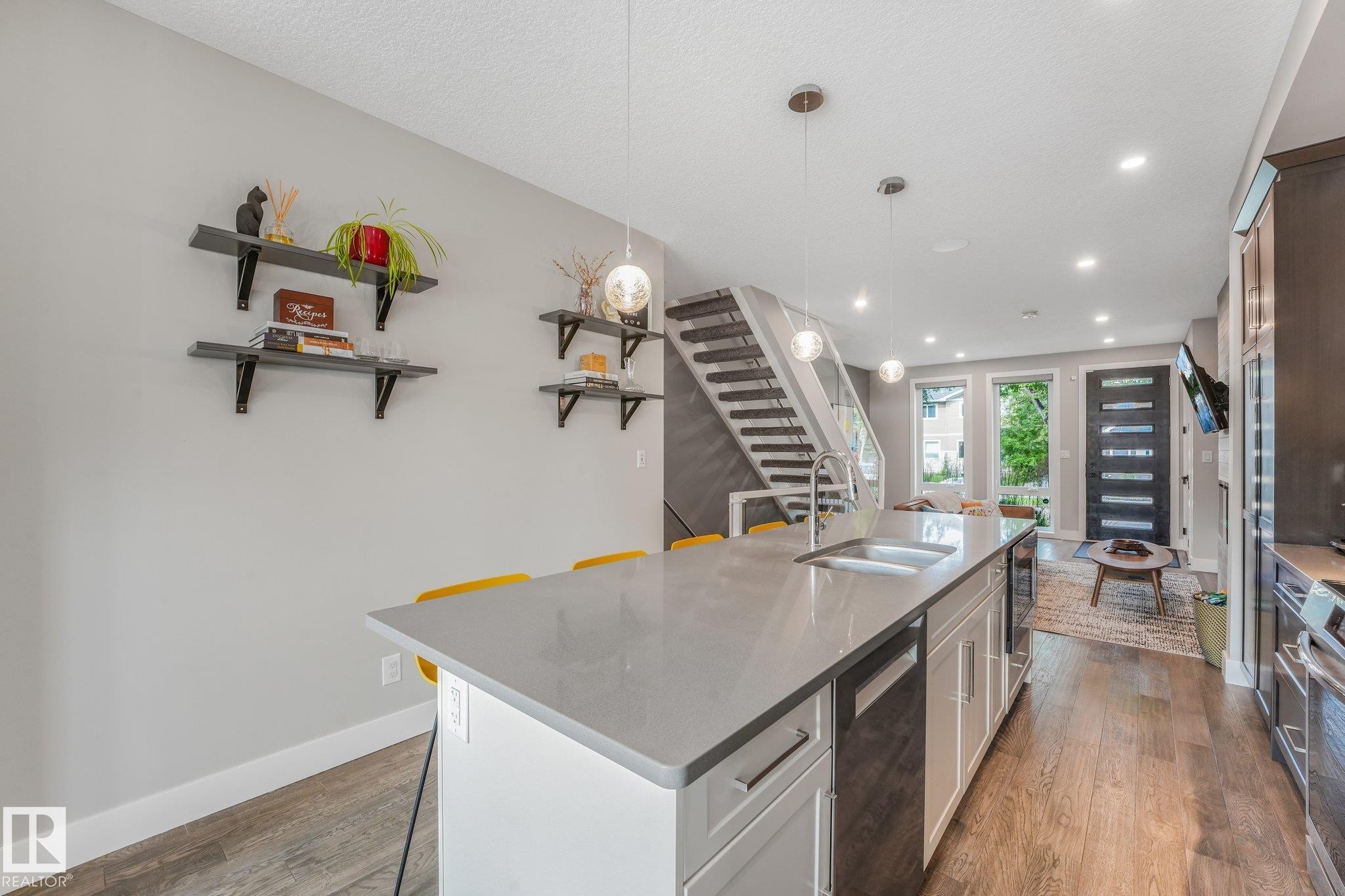 8715 83 Avenue Nw, Edmonton, AB