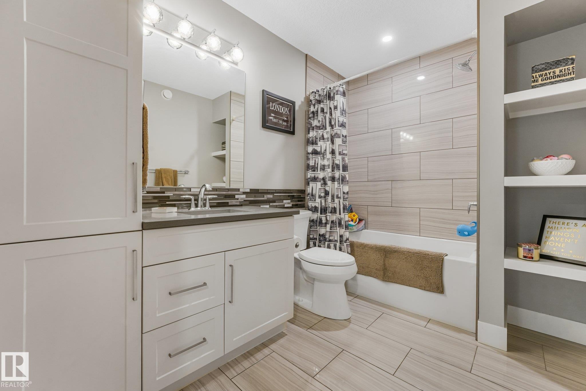 8715 83 Avenue Nw, Edmonton, AB