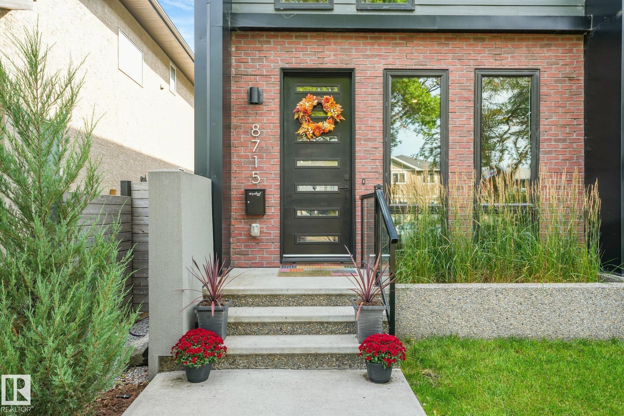 8715 83 Avenue Nw, Edmonton, AB