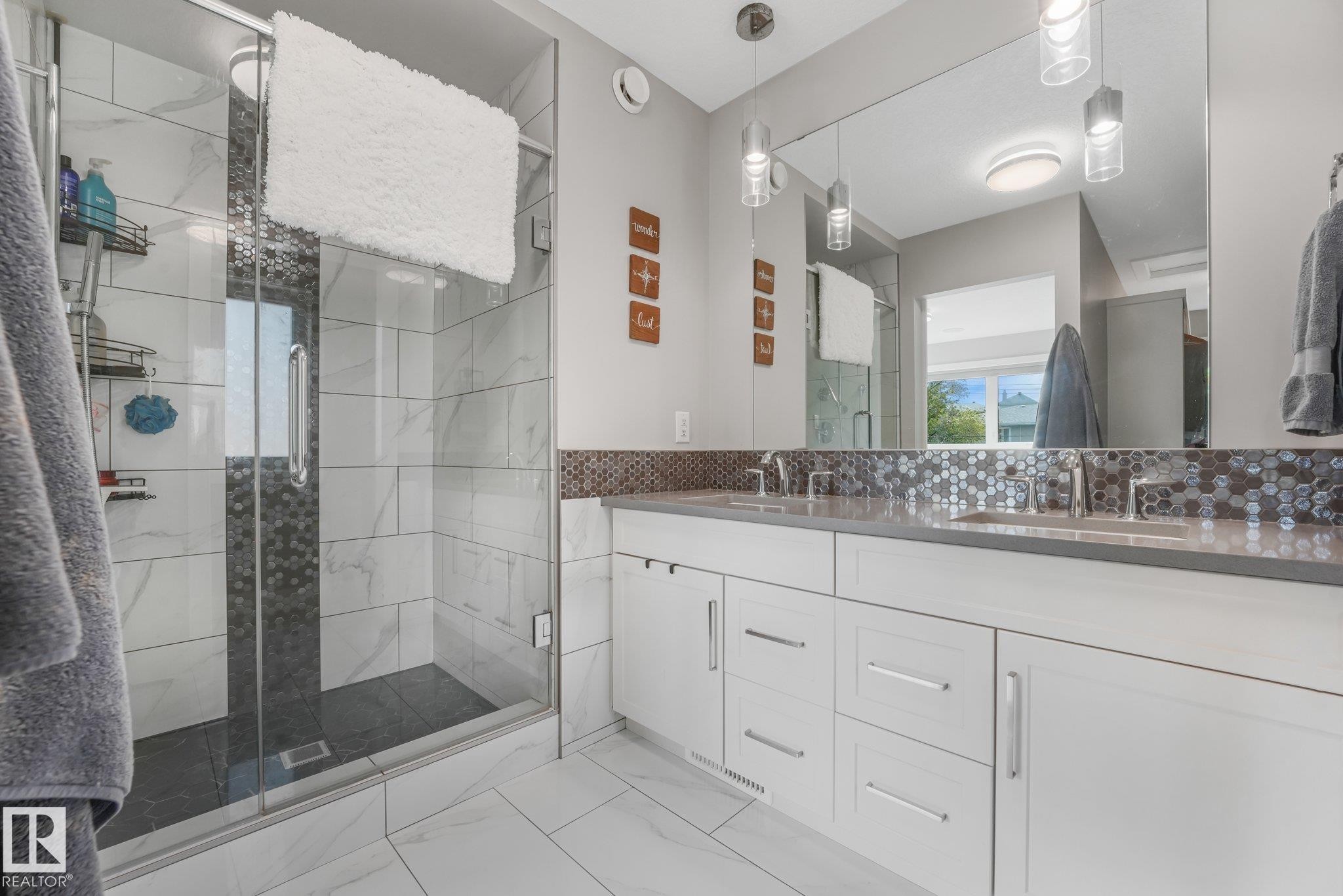 8715 83 Avenue Nw, Edmonton, AB