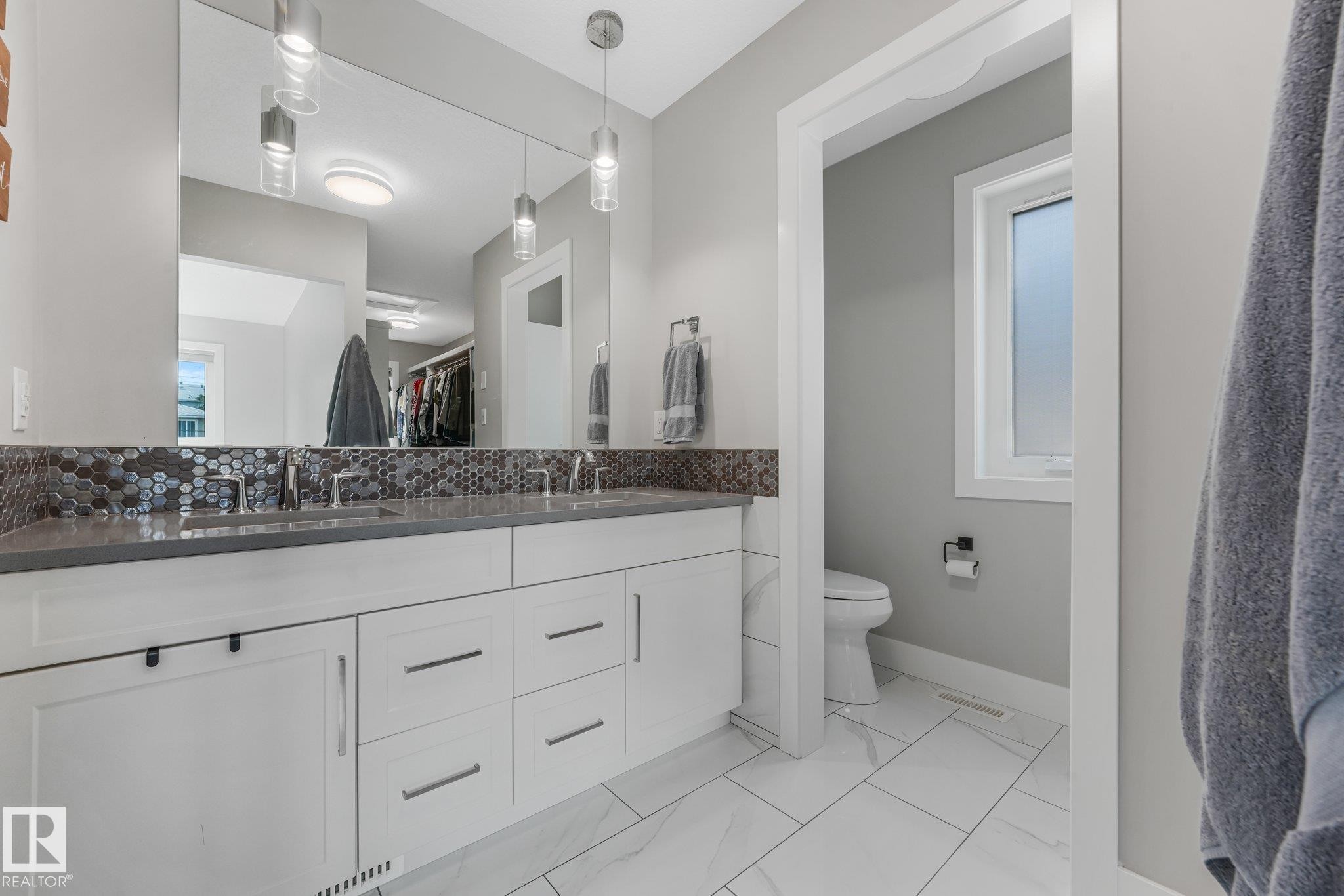 8715 83 Avenue Nw, Edmonton, AB