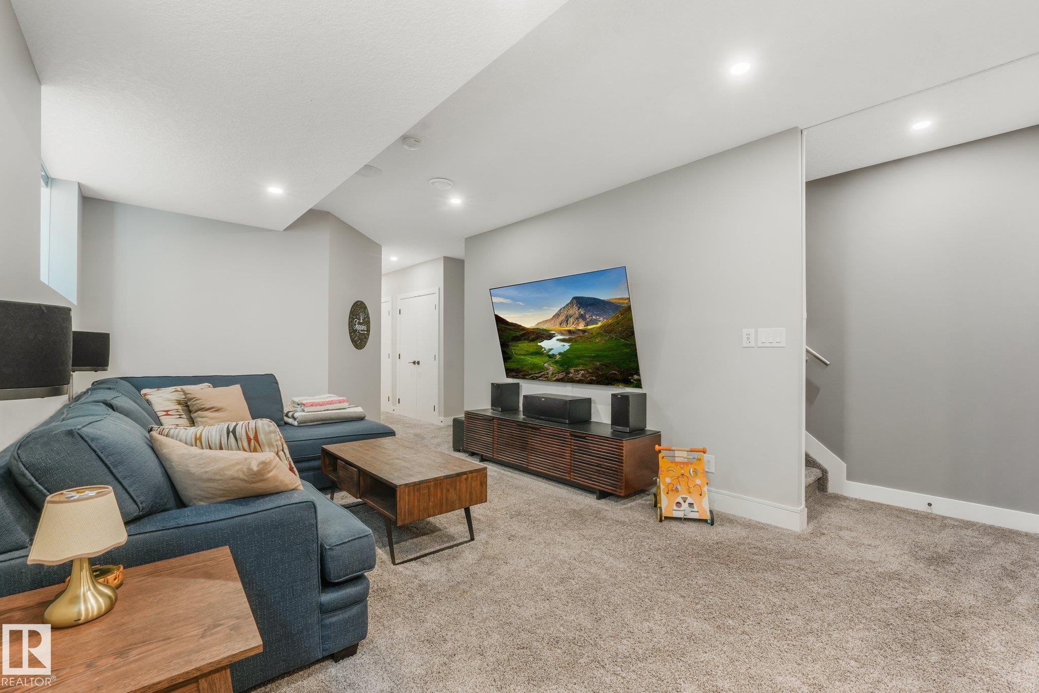 8715 83 Avenue Nw, Edmonton, AB