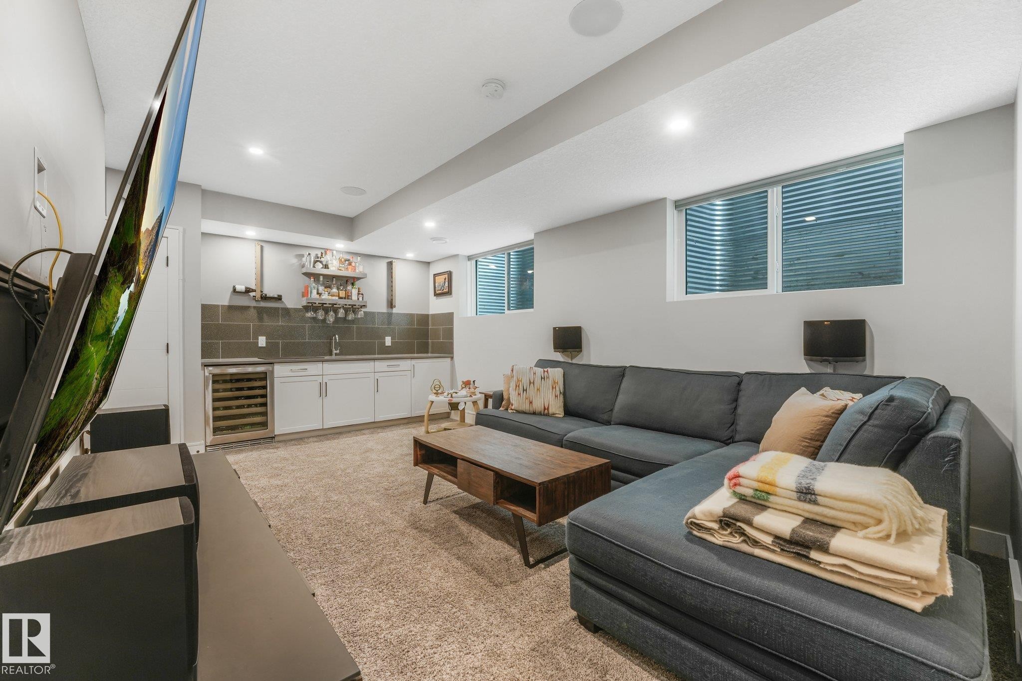 8715 83 Avenue Nw, Edmonton, AB