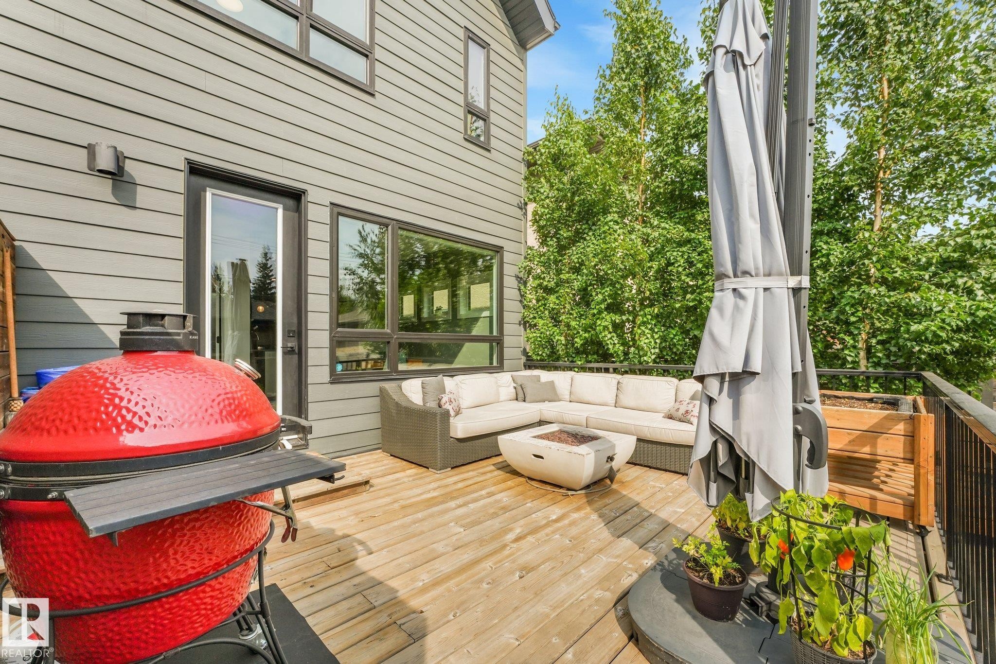 8715 83 Avenue Nw, Edmonton, AB