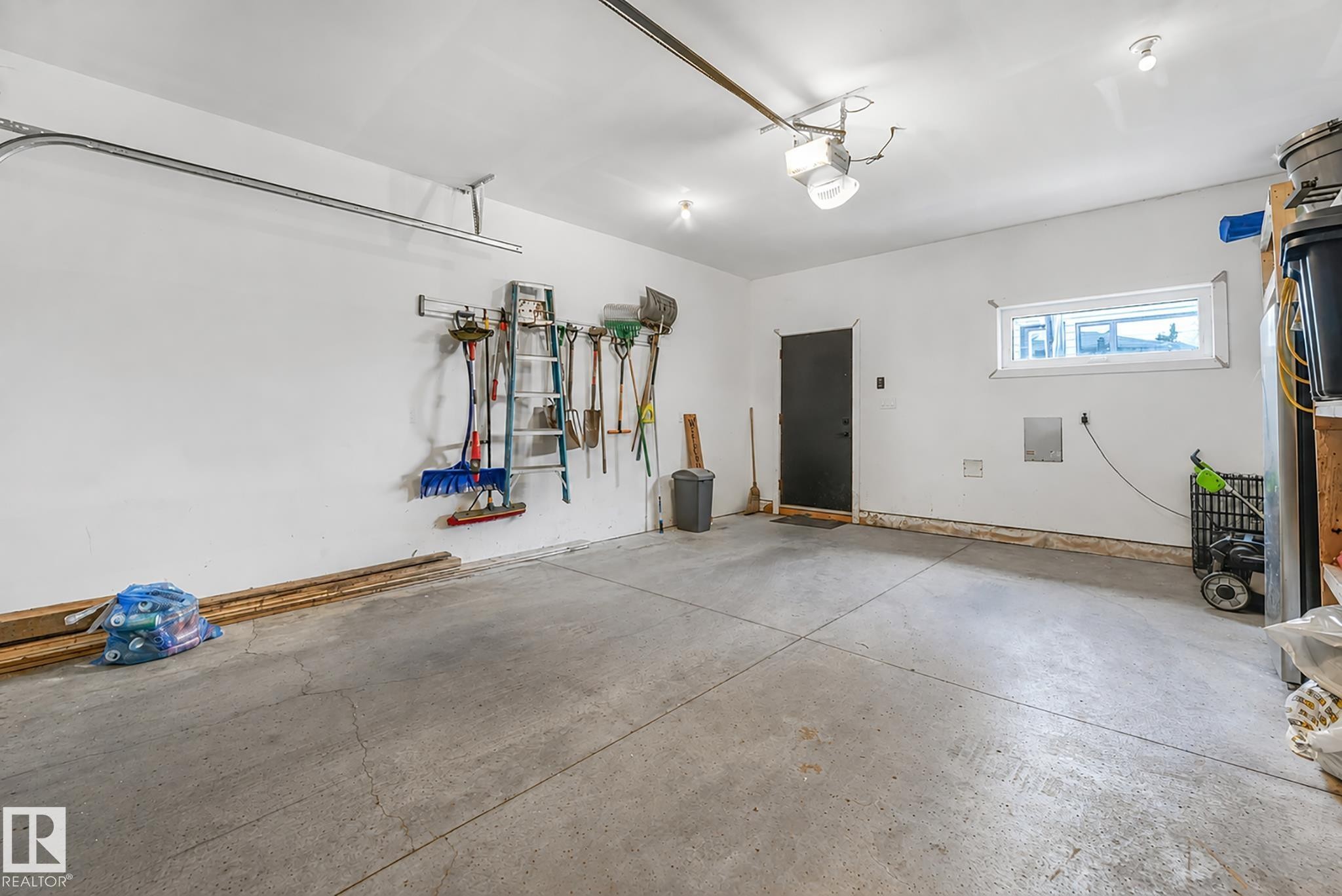 8715 83 Avenue Nw, Edmonton, AB