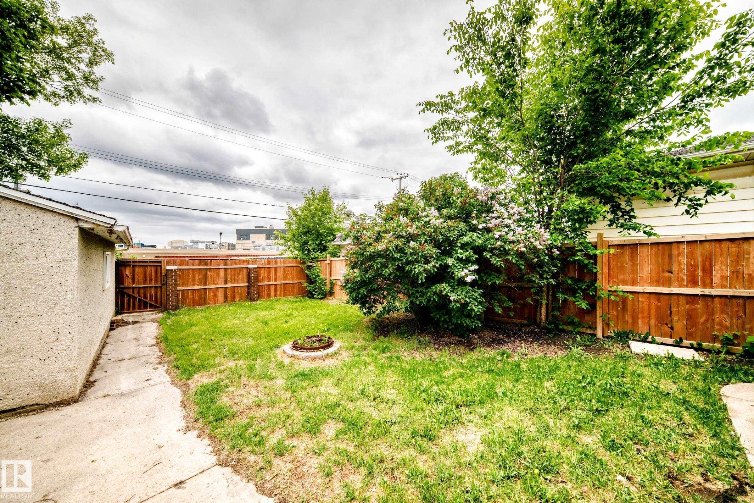 12423 75 Street Nw, Edmonton, AB