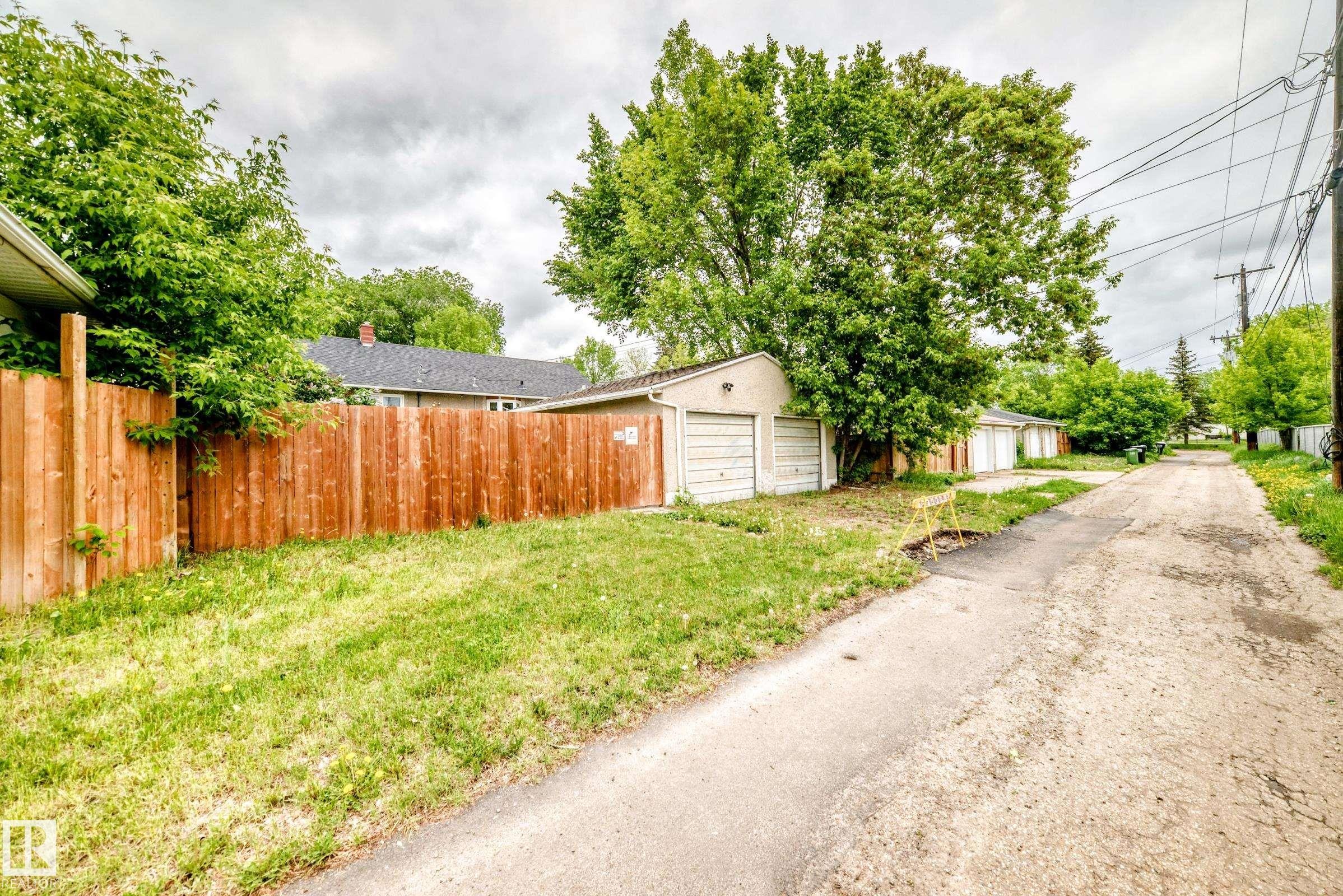 12423 75 Street Nw, Edmonton, AB
