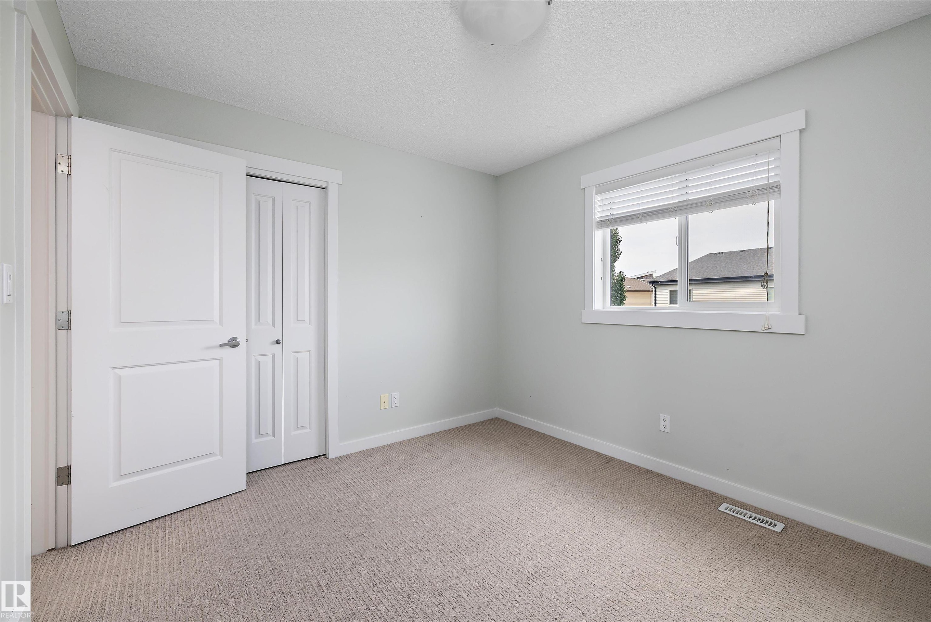 3911 Claxton Loop Sw, Edmonton, AB