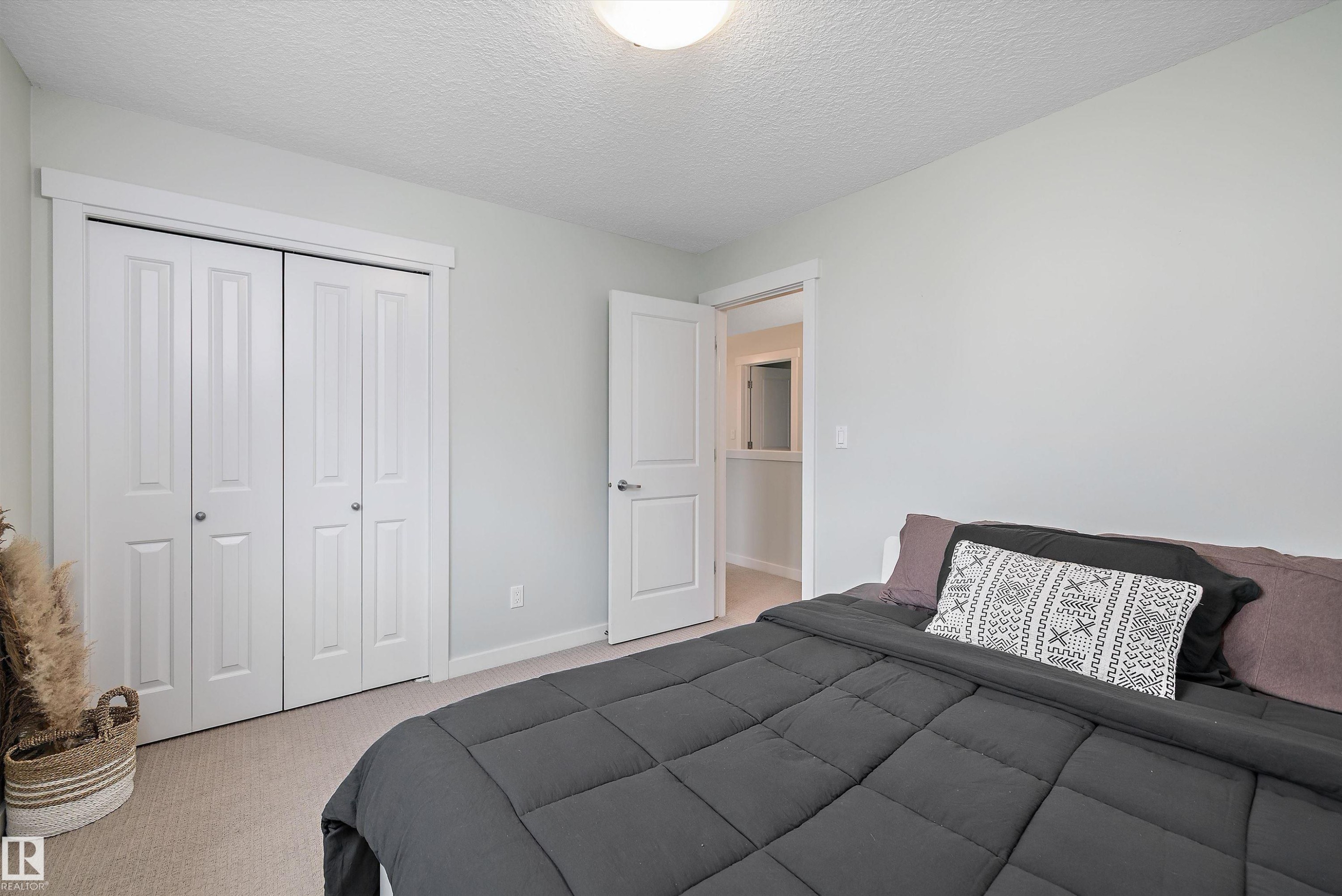 3911 Claxton Loop Sw, Edmonton, AB