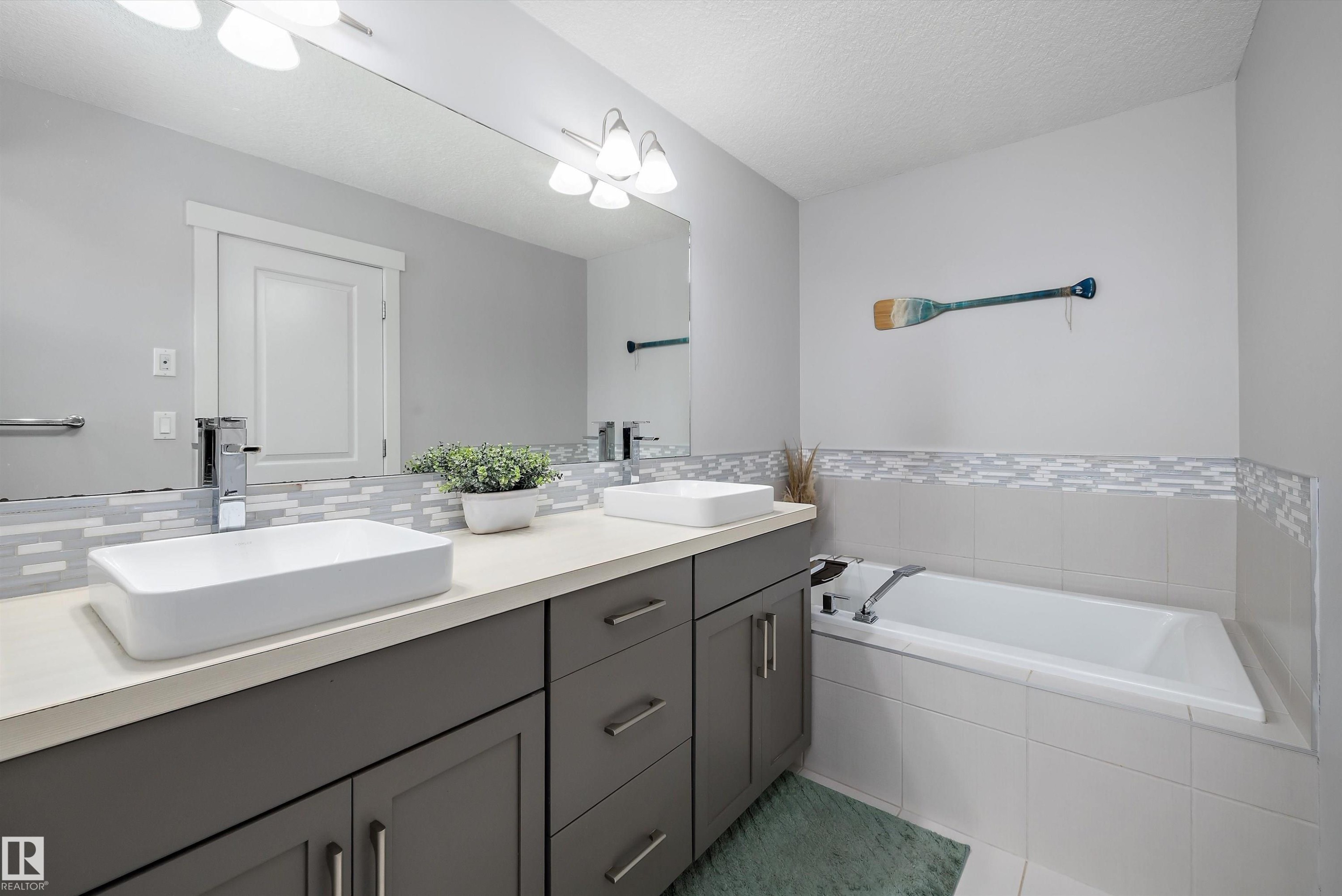 3911 Claxton Loop Sw, Edmonton, AB