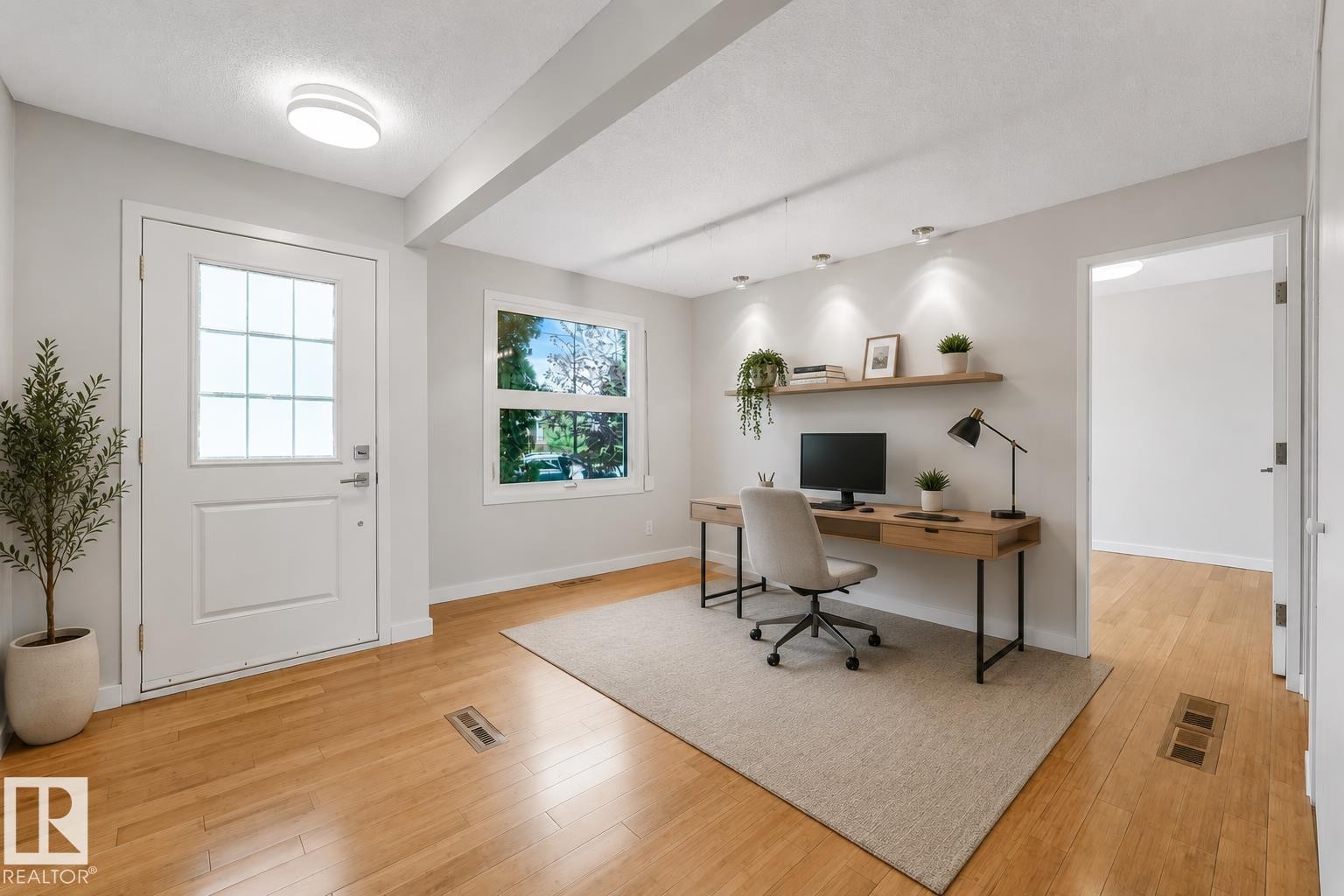 4812 Malmo Road Nw, Edmonton, AB - Indoor Photo Showing Office