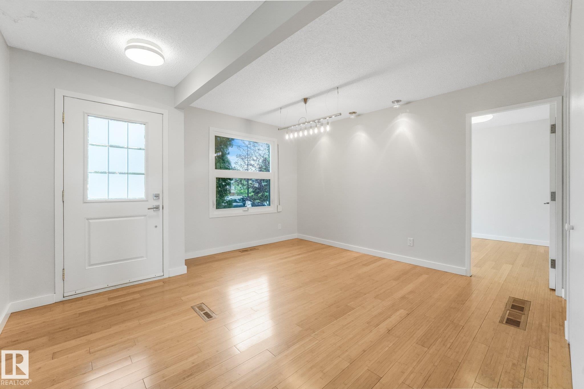 4812 Malmo Road Nw, Edmonton, AB - Indoor Photo Showing Other Room