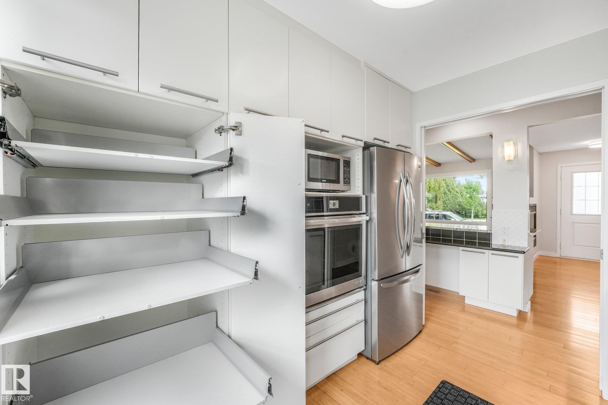 4812 Malmo Road Nw, Edmonton, AB - Indoor Photo Showing Kitchen With Stainless Steel Kitchen