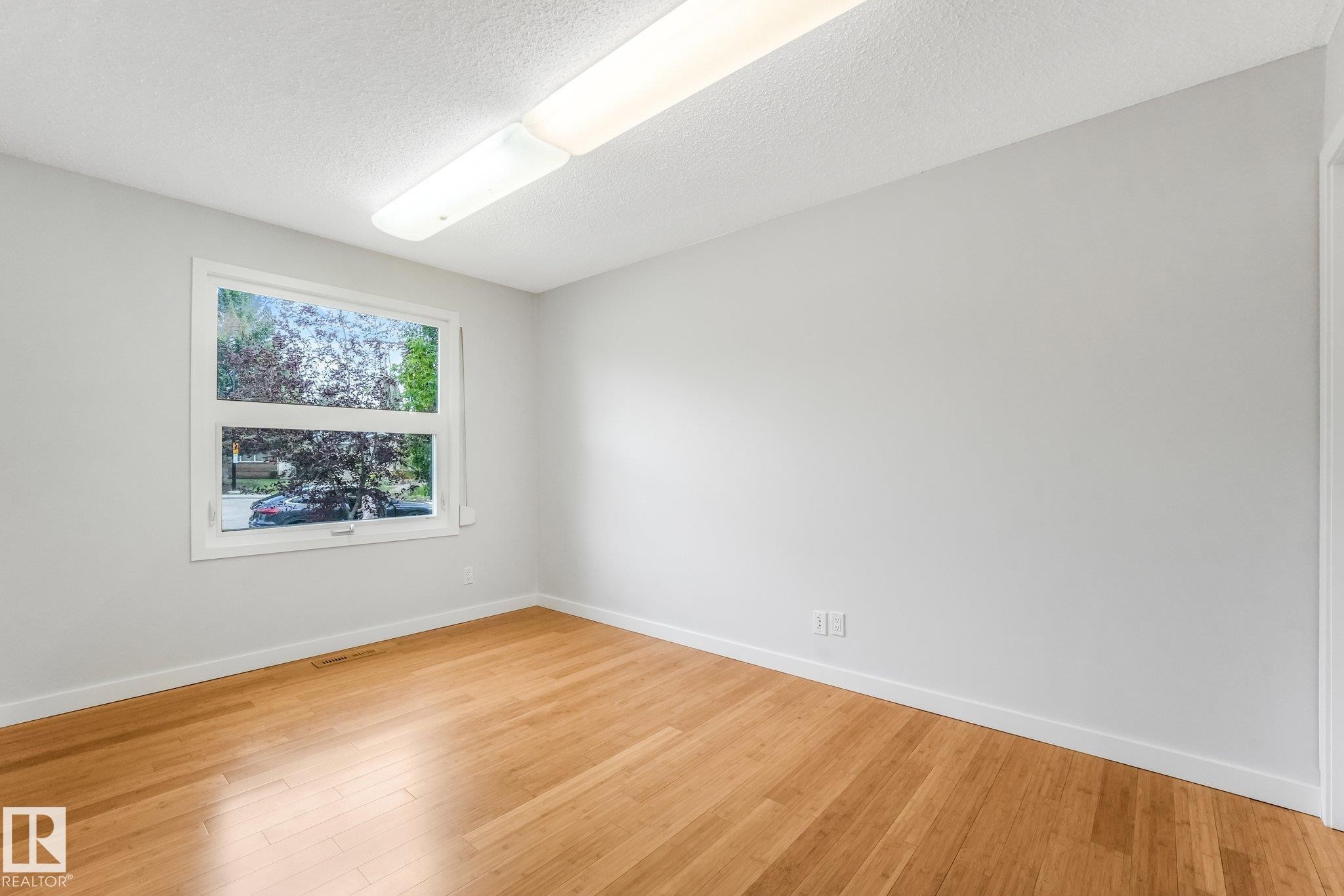4812 Malmo Road Nw, Edmonton, AB - Indoor Photo Showing Other Room