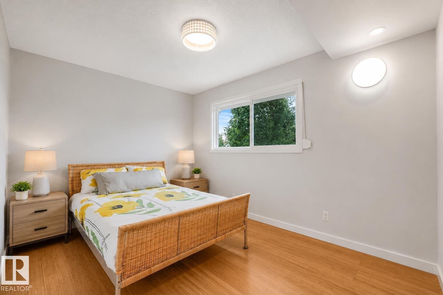 4812 Malmo Road Nw, Edmonton, AB - Indoor Photo Showing Bedroom