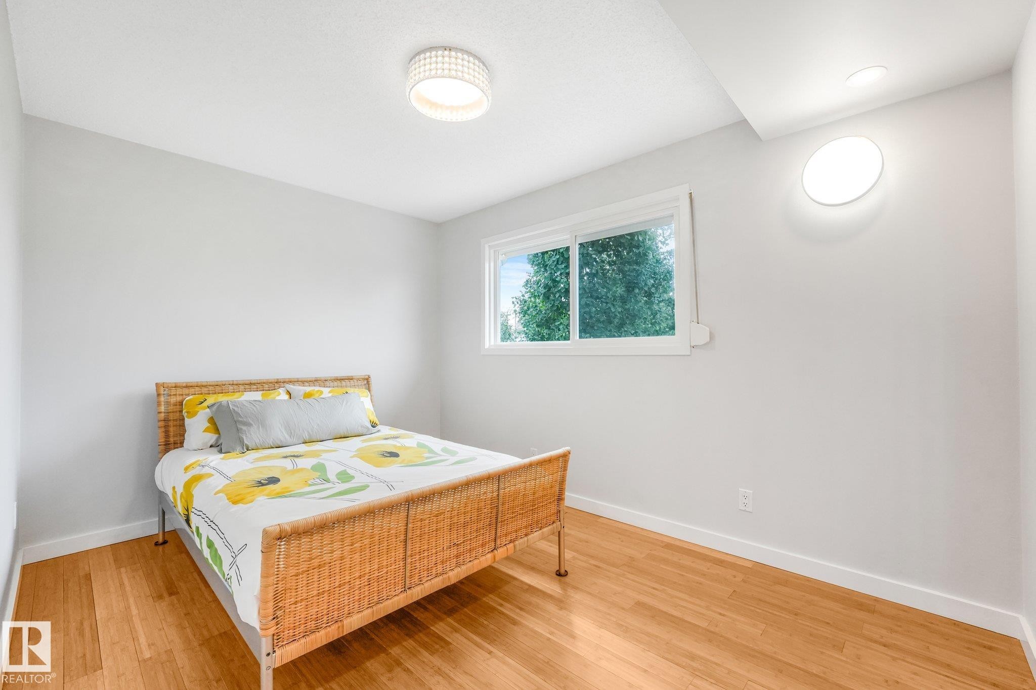 4812 Malmo Road Nw, Edmonton, AB - Indoor Photo Showing Bedroom