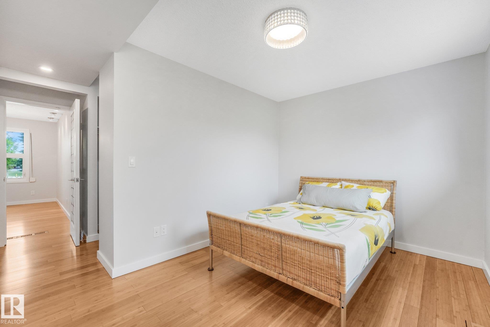 4812 Malmo Road Nw, Edmonton, AB - Indoor Photo Showing Bedroom