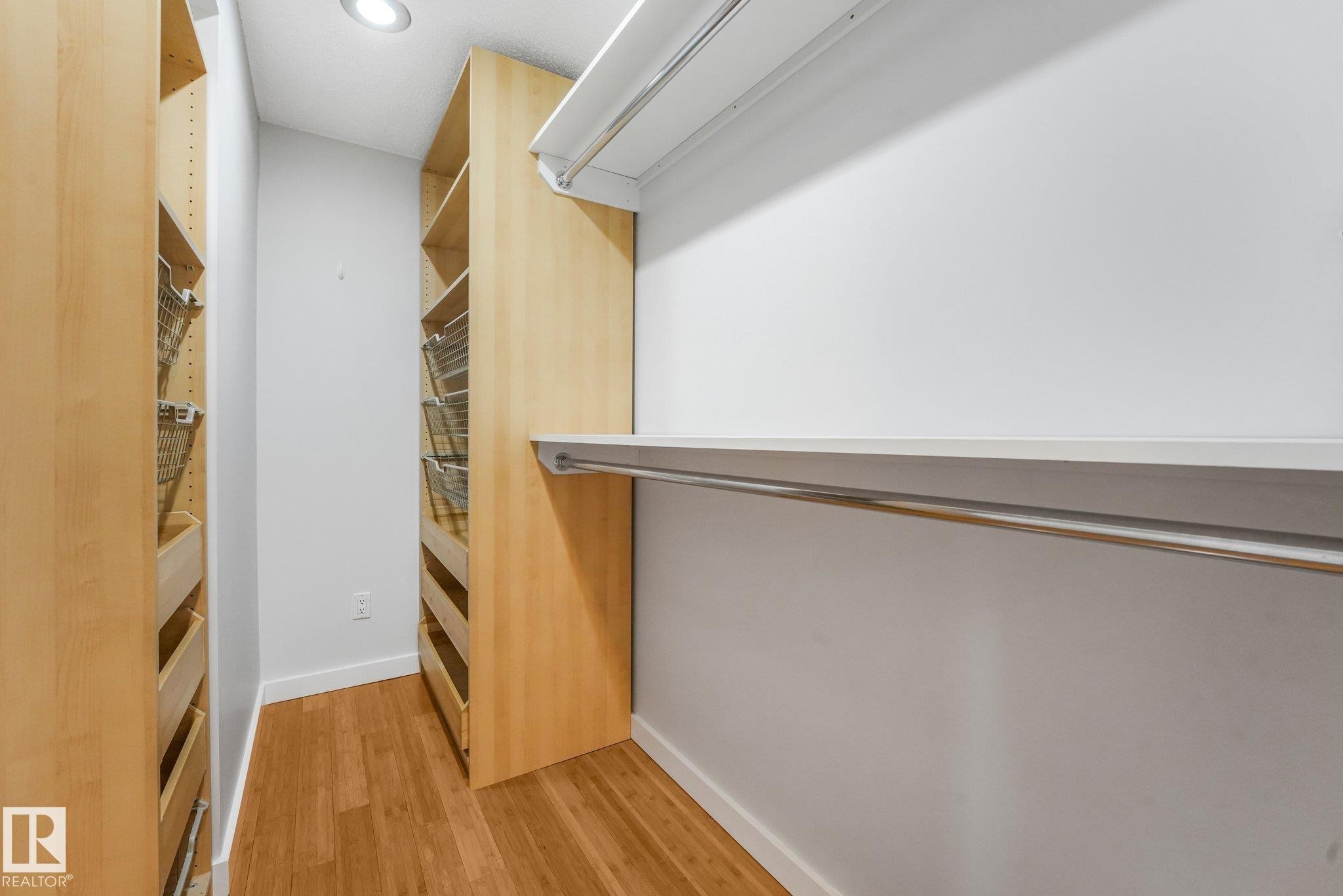 4812 Malmo Road Nw, Edmonton, AB - Indoor Photo Showing Other Room