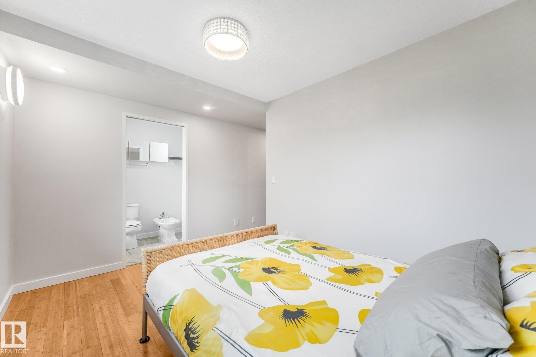 4812 Malmo Road Nw, Edmonton, AB - Indoor Photo Showing Bedroom