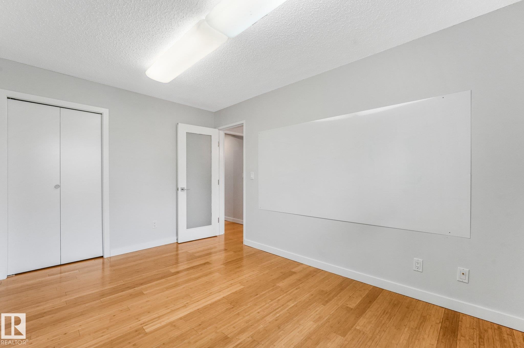 4812 Malmo Road Nw, Edmonton, AB - Indoor Photo Showing Other Room