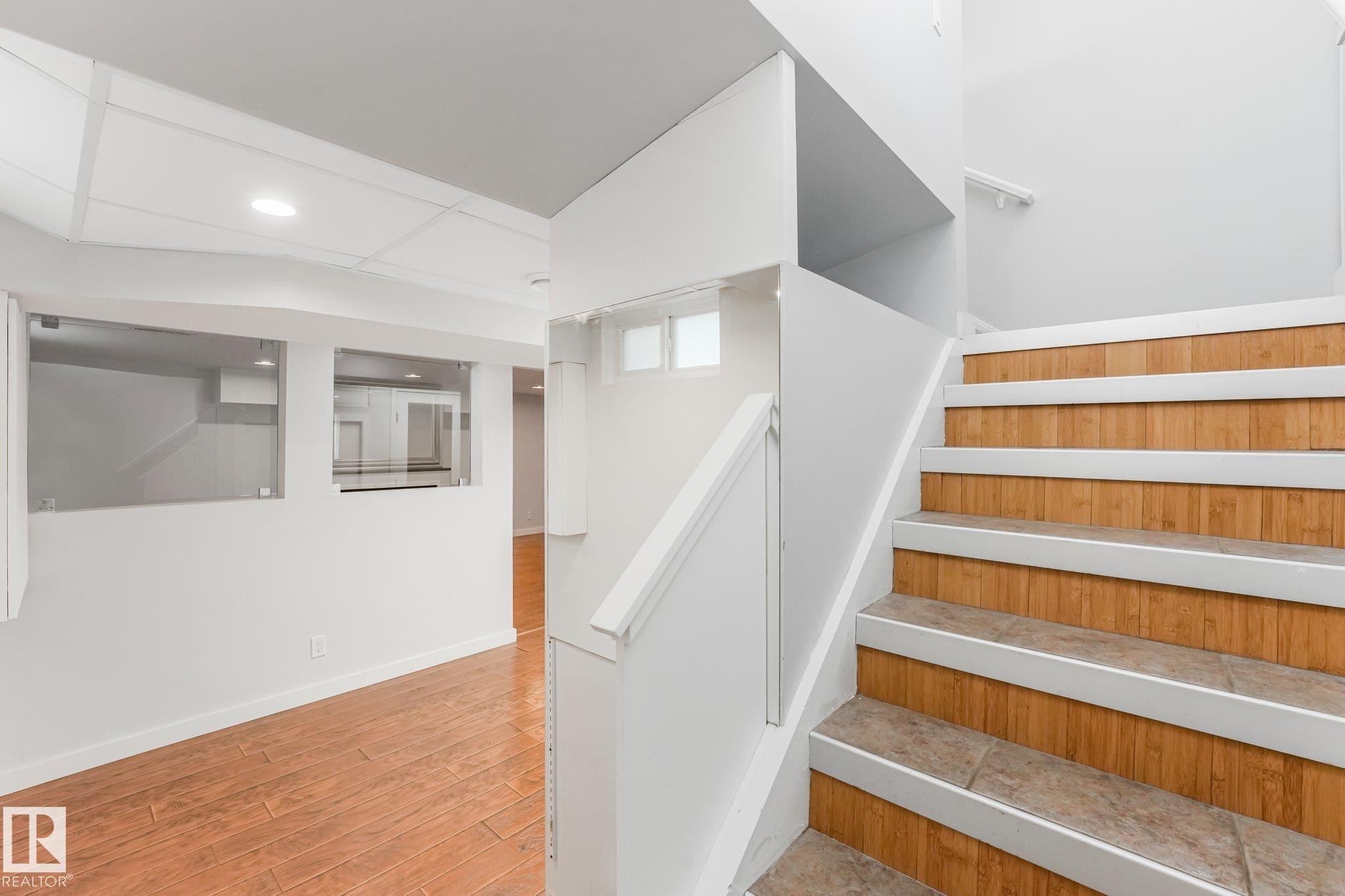 4812 Malmo Road Nw, Edmonton, AB - Indoor Photo Showing Other Room