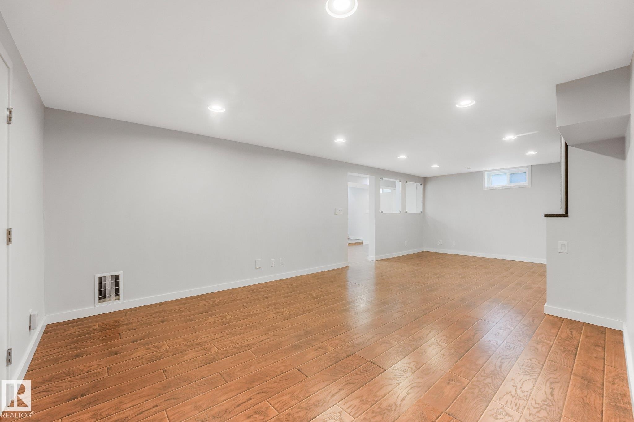 4812 Malmo Road Nw, Edmonton, AB - Indoor Photo Showing Other Room