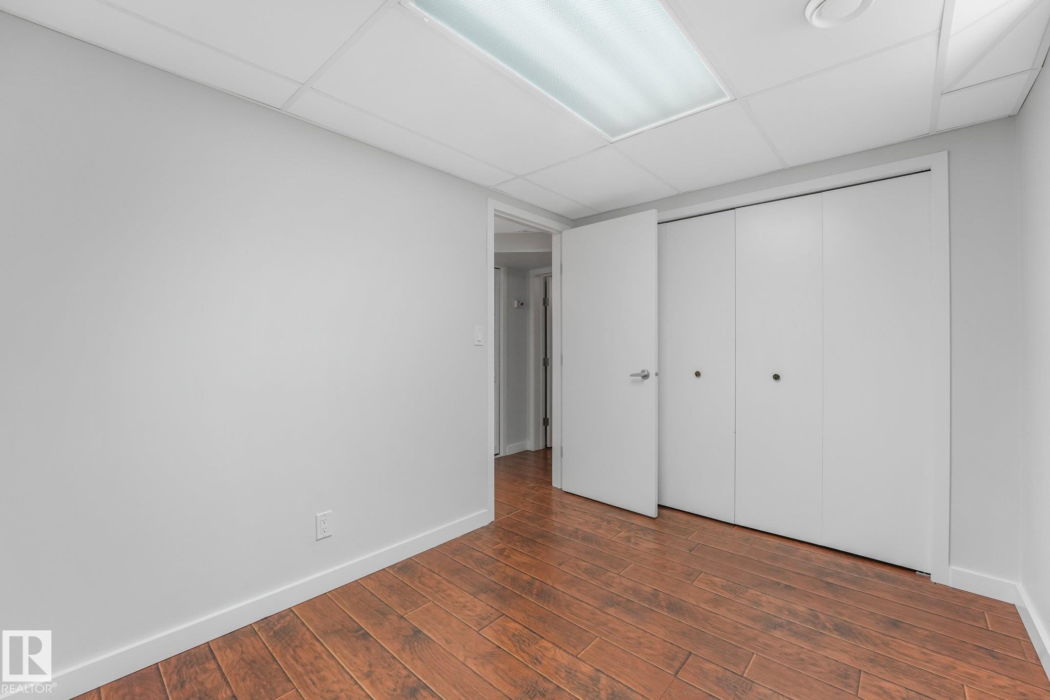 4812 Malmo Road Nw, Edmonton, AB - Indoor Photo Showing Other Room