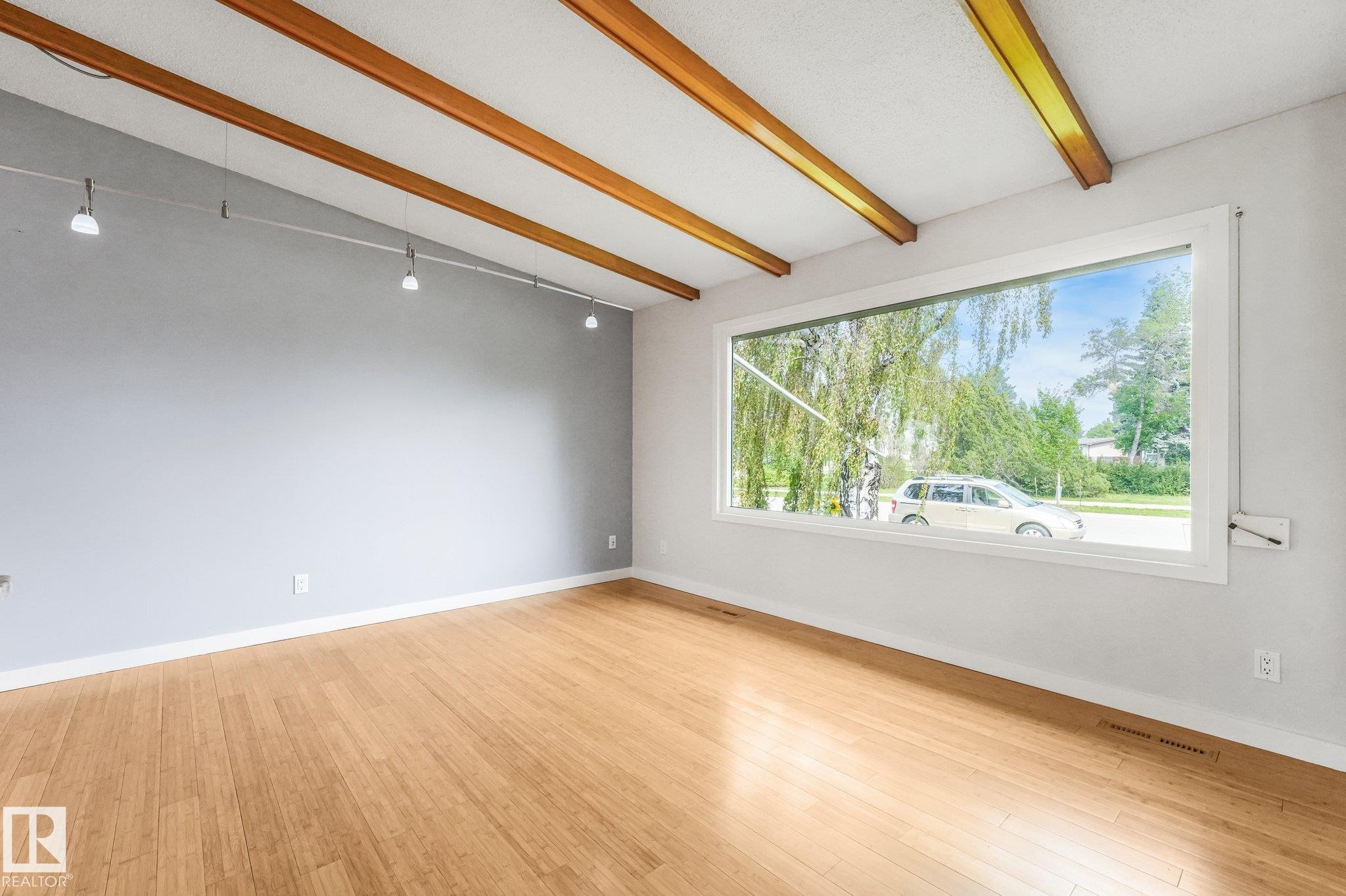 4812 Malmo Road Nw, Edmonton, AB - Indoor Photo Showing Other Room