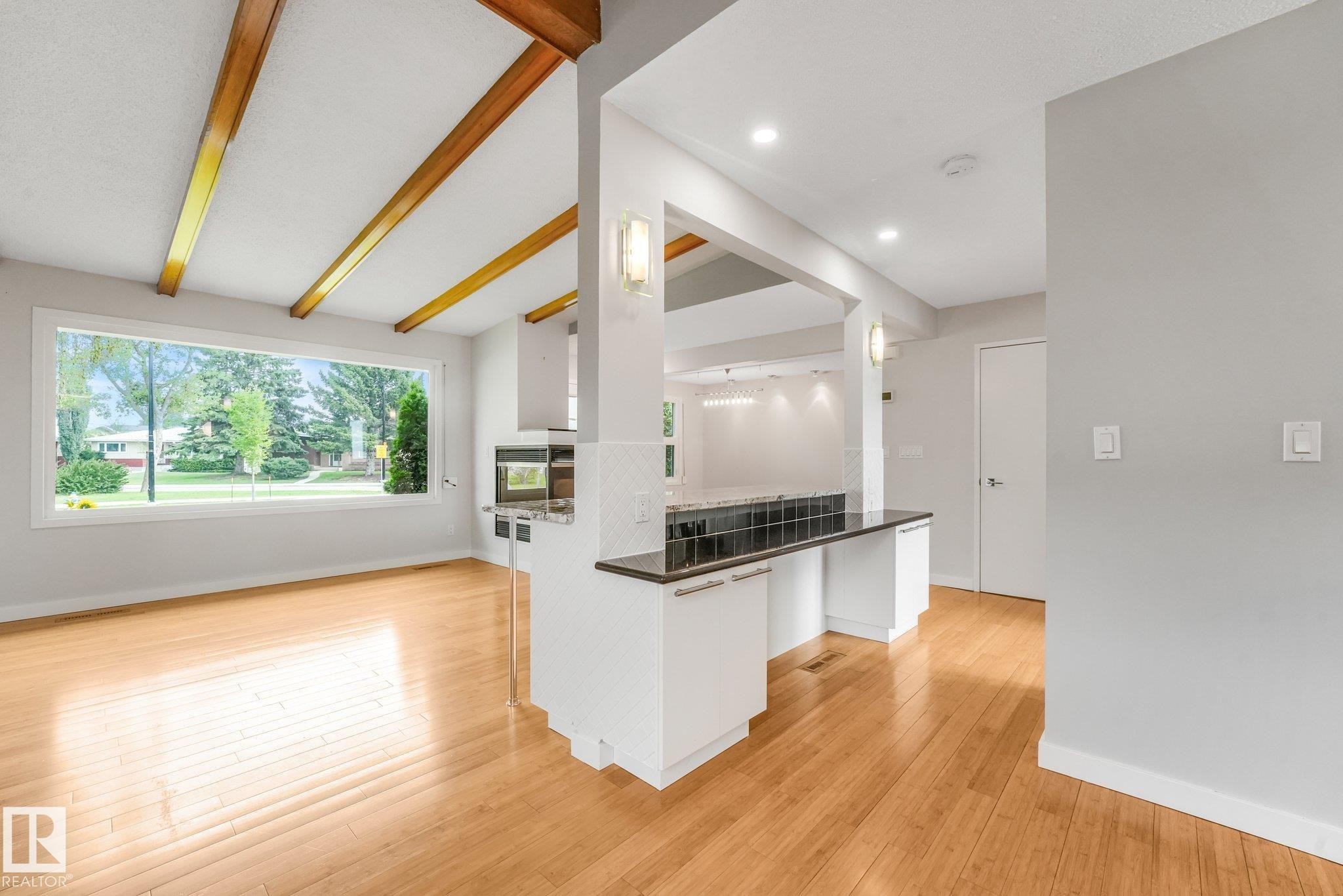 4812 Malmo Road Nw, Edmonton, AB - Indoor Photo Showing Kitchen