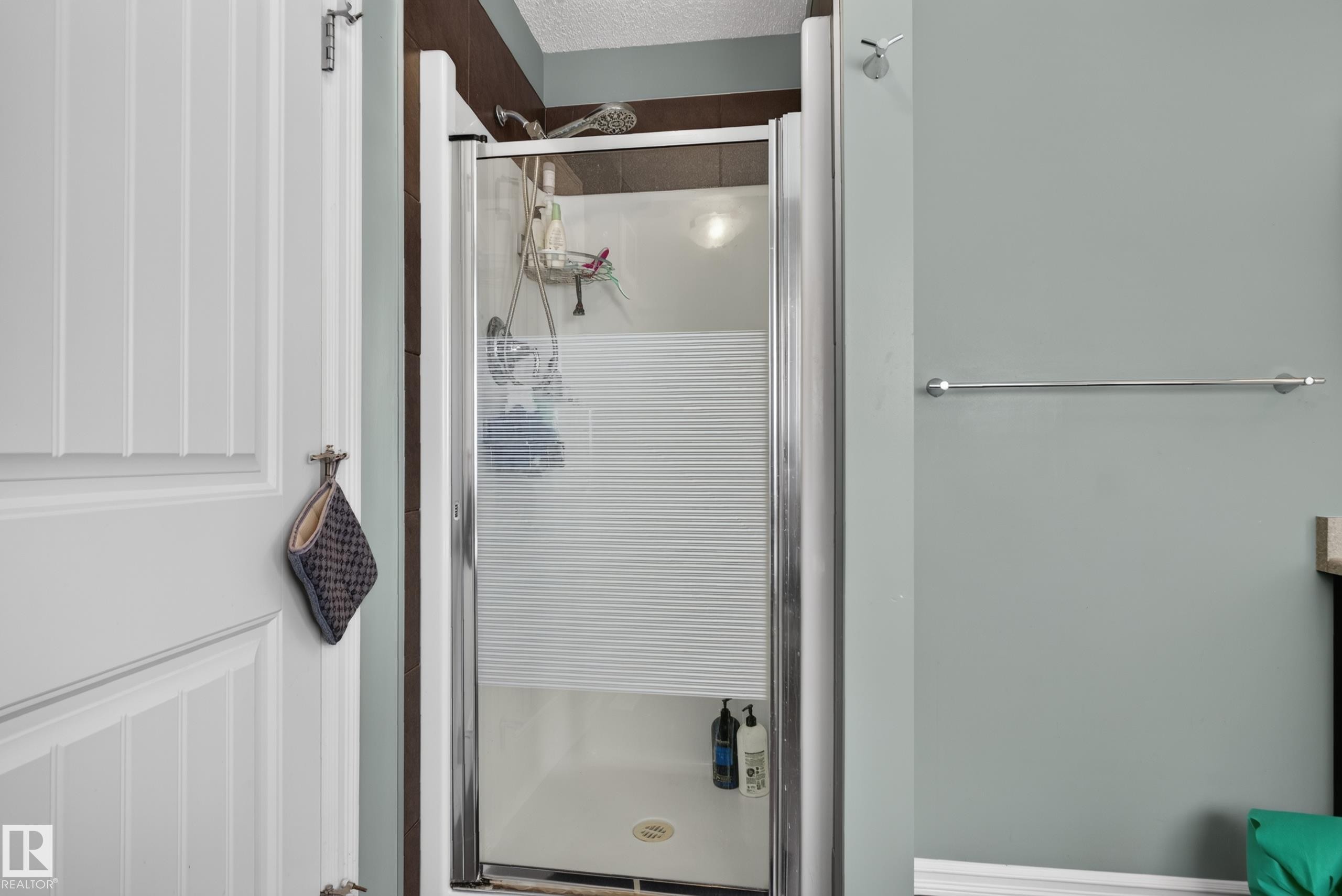Shower enclosure with a frosted glass panel and chrome frame - 1332 72 Street Sw, Edmonton, AB