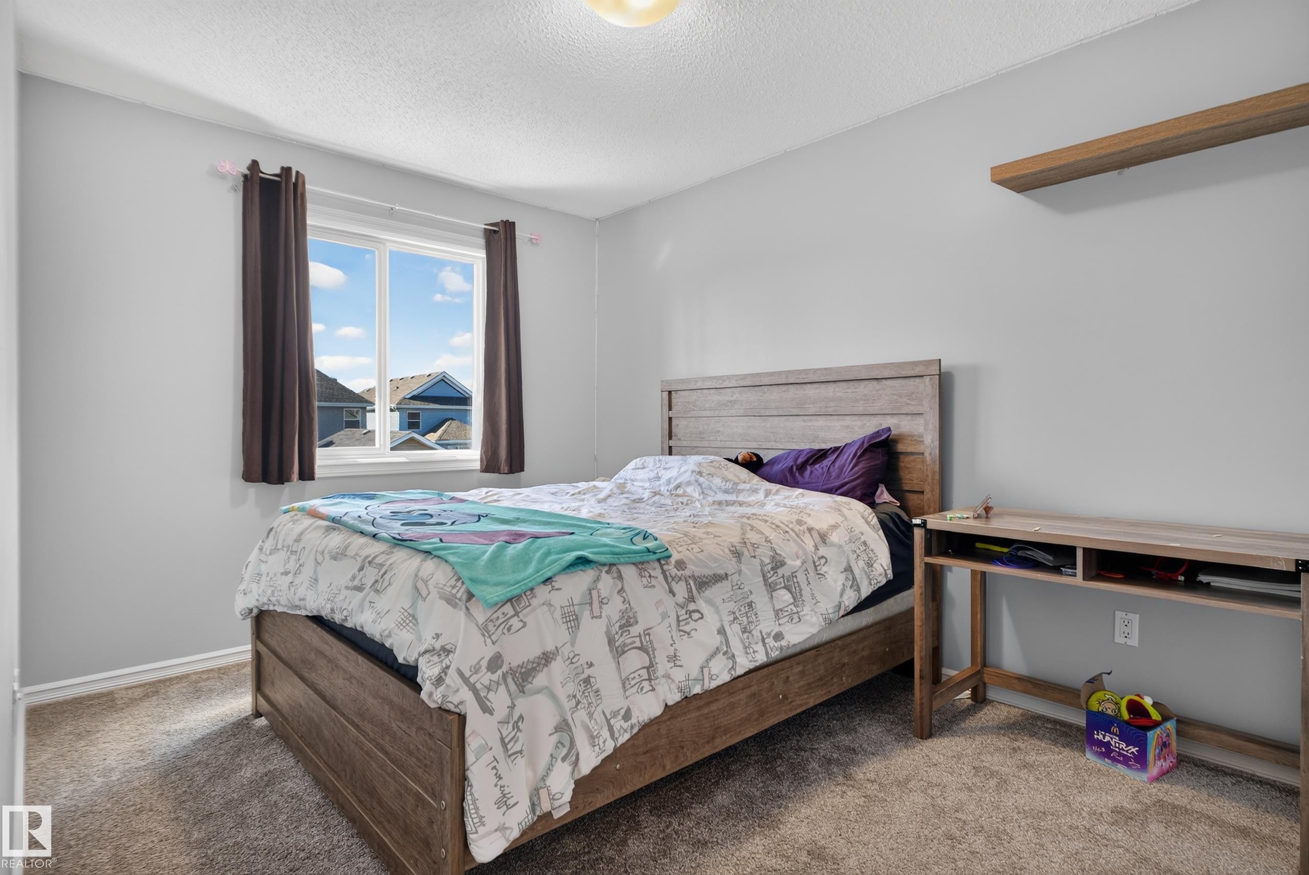 Carpeted flooring, single window, and light-toned wall paint - 1332 72 Street Sw, Edmonton, AB