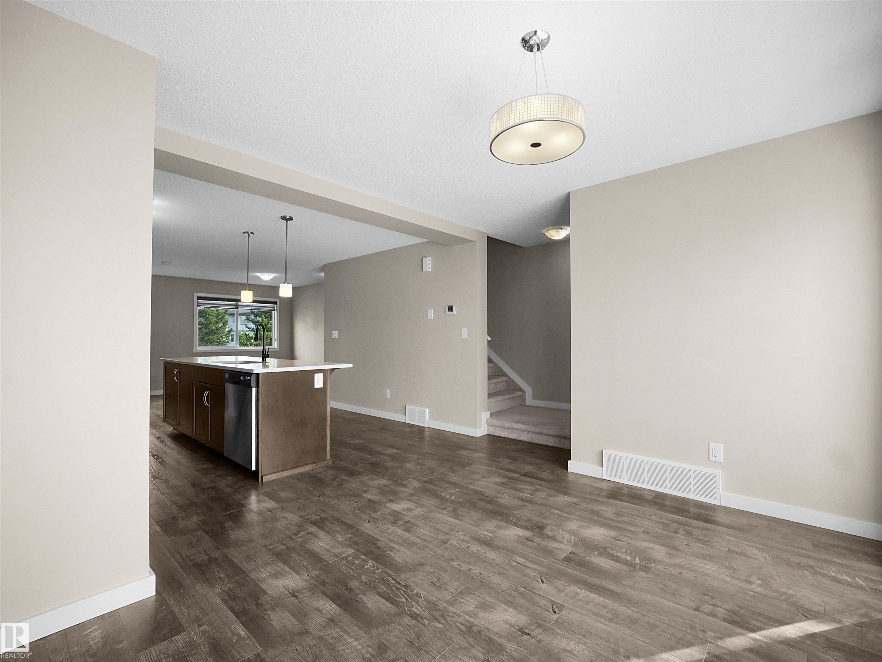 3346 15A Avenue Nw, Edmonton, AB