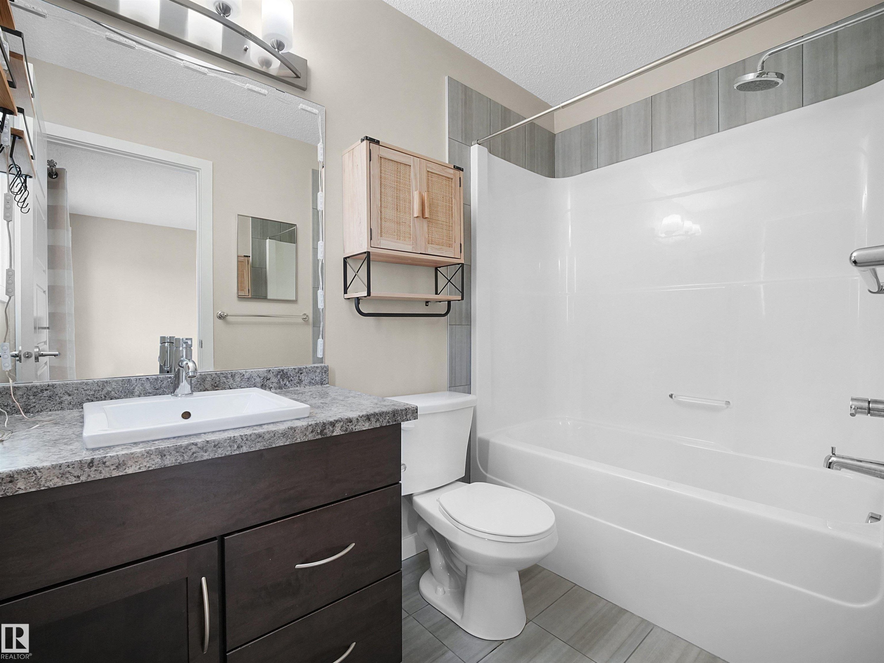 3346 15A Avenue Nw, Edmonton, AB