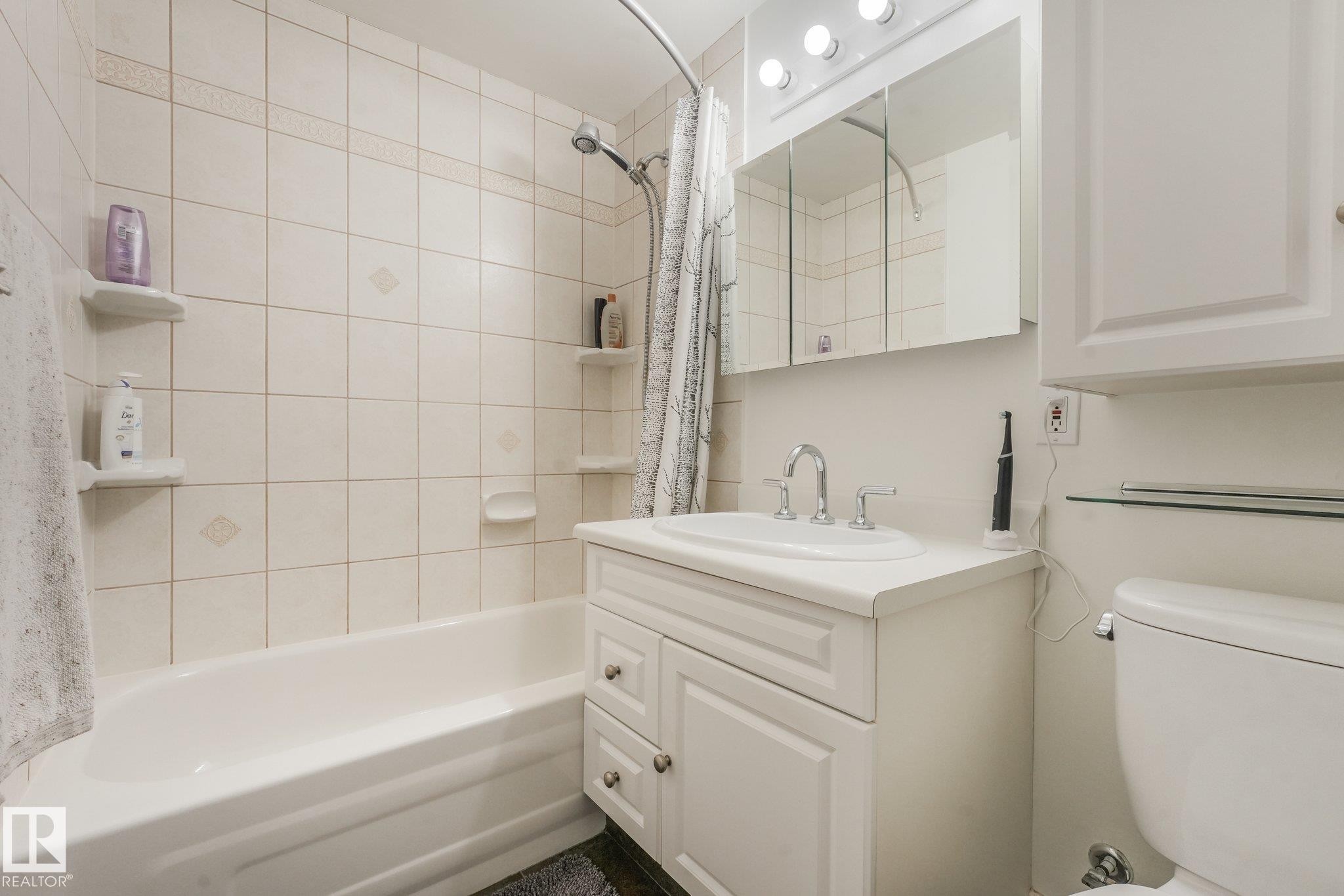 Main Bathroom located on 2nd floor - 10531 137 Street Nw, Edmonton, AB
