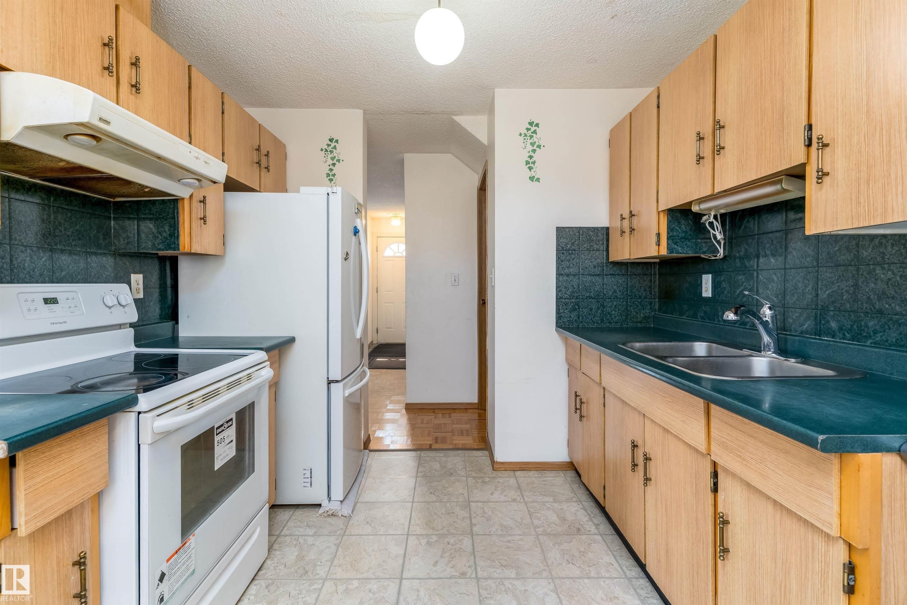 14737 25 Street Nw, Edmonton, AB