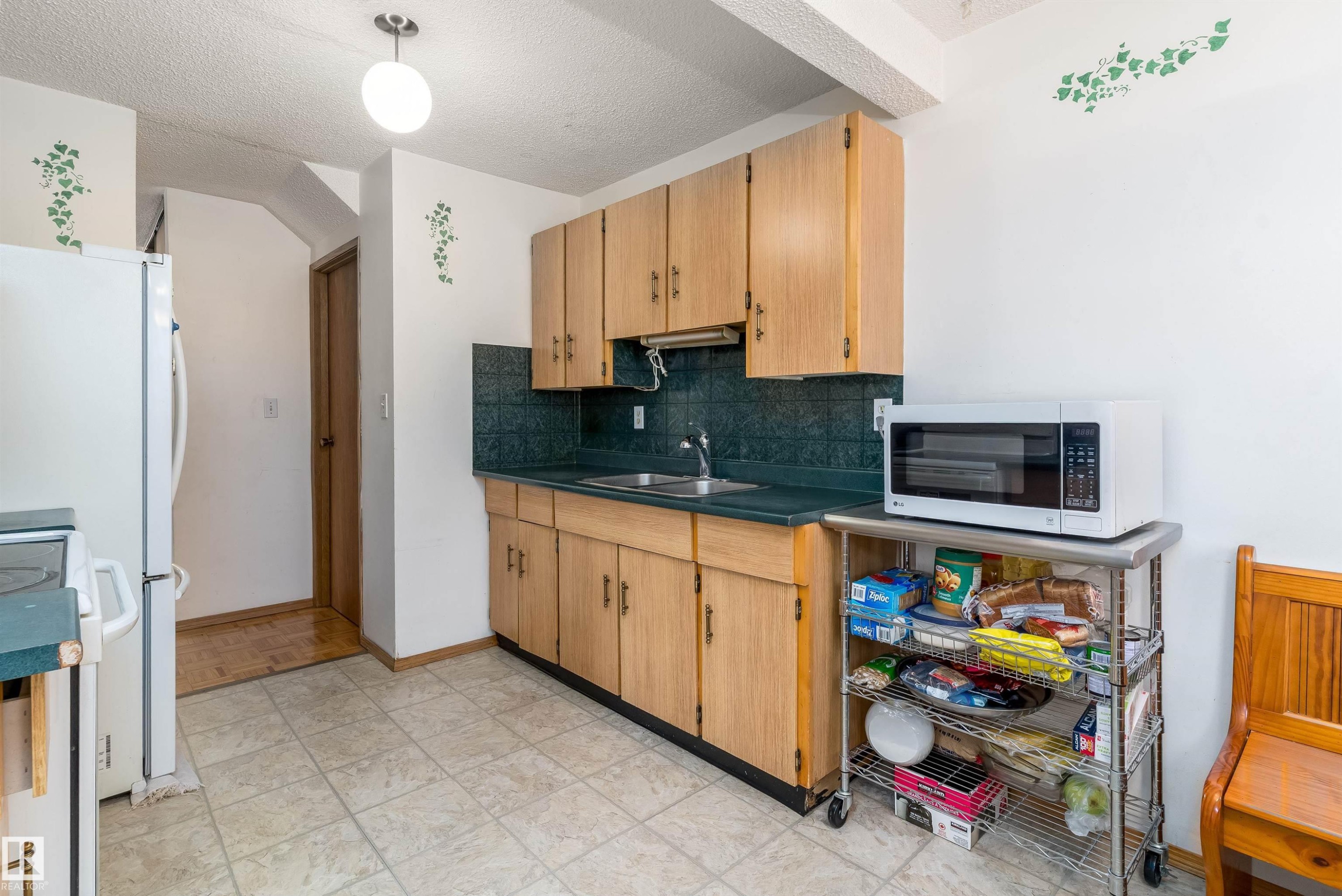 14737 25 Street Nw, Edmonton, AB