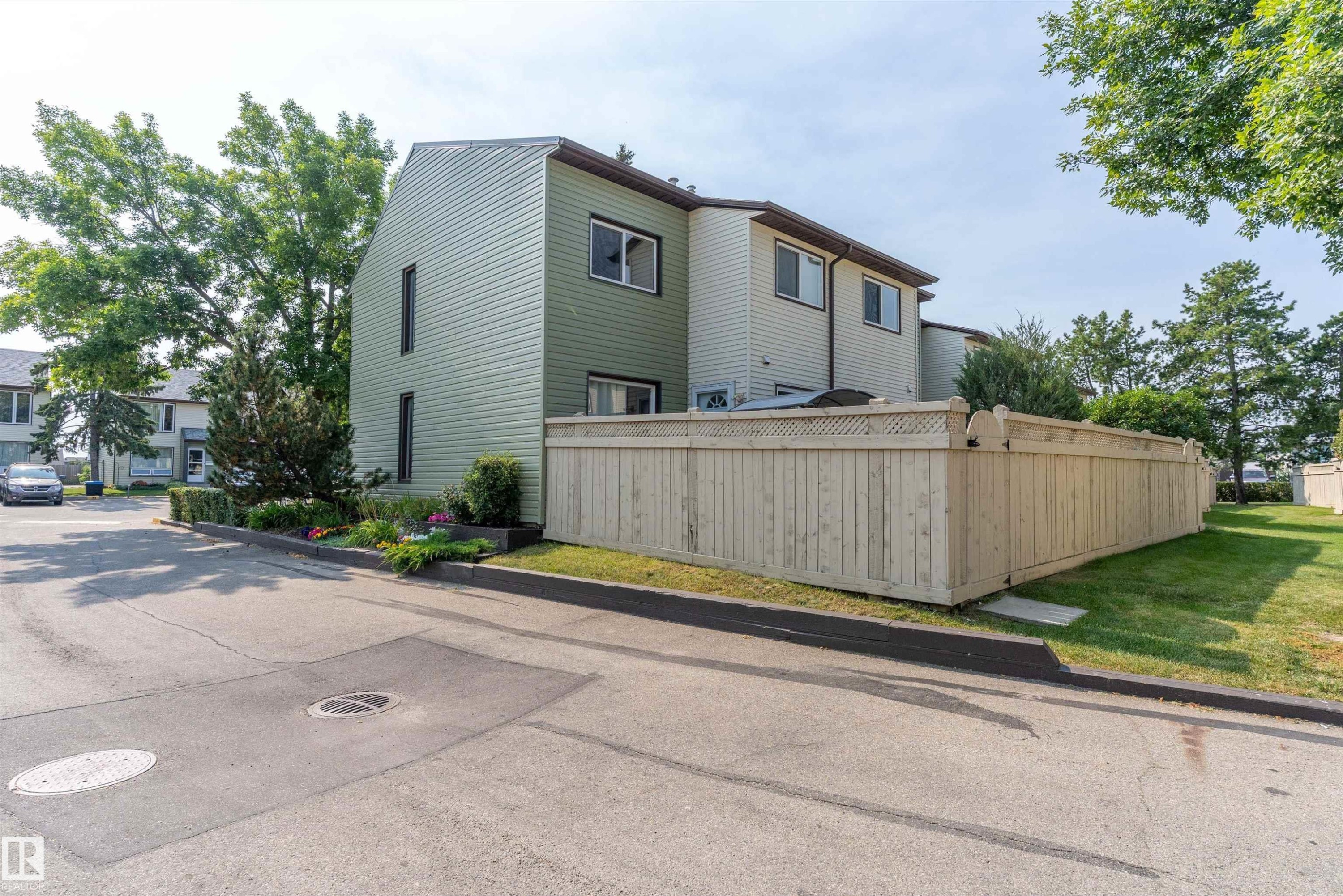 14737 25 Street Nw, Edmonton, AB