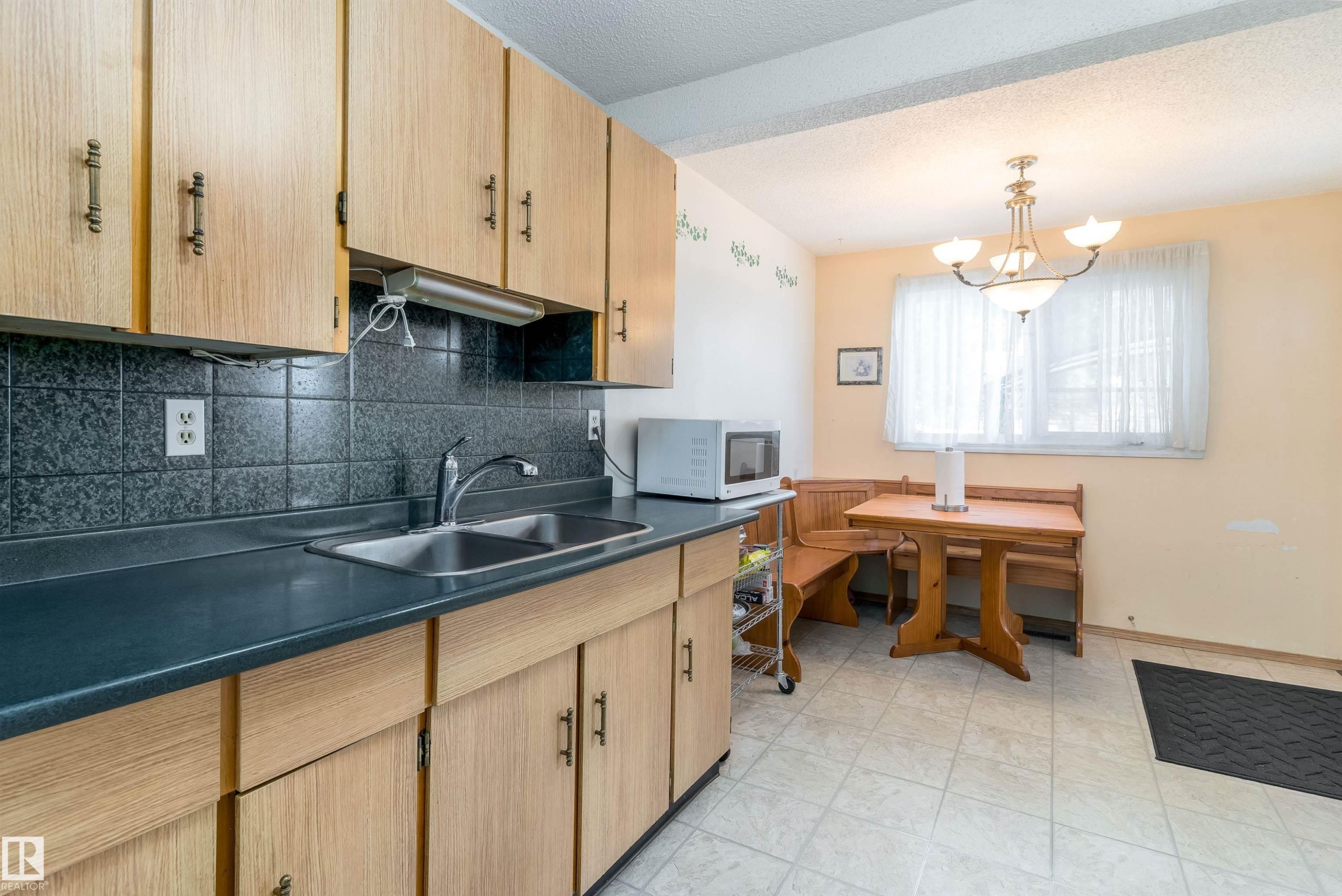14737 25 Street Nw, Edmonton, AB