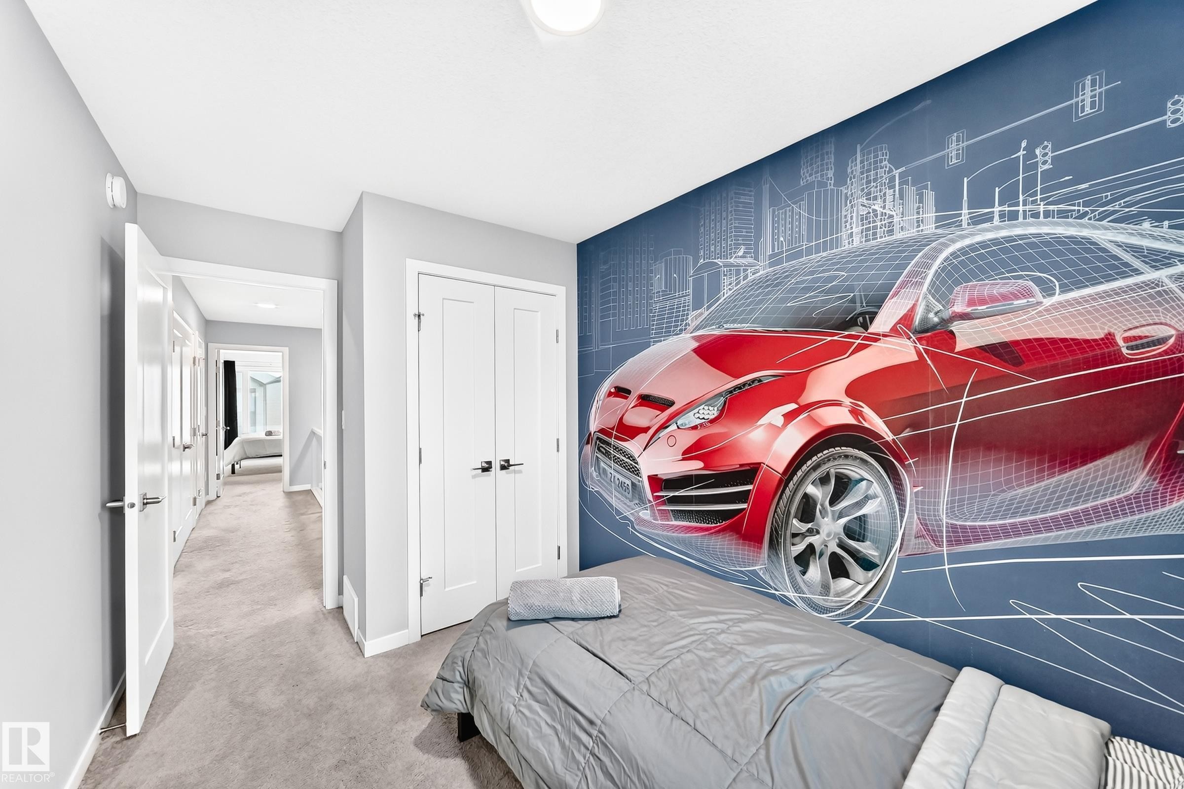 Spacious room with a decorative accent wall and plush carpet flooring - 479 39 St Sw, Edmonton, AB