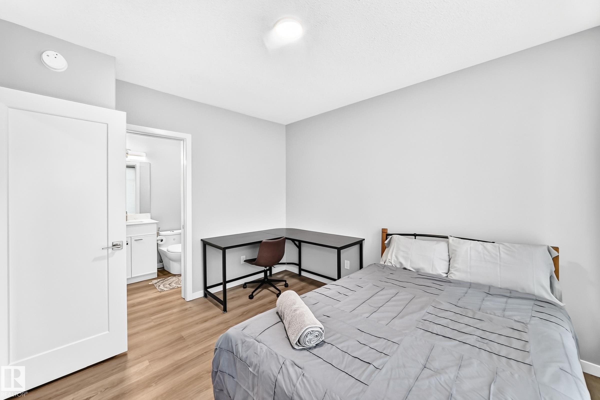 Wood-finish flooring throughout - 479 39 St Sw, Edmonton, AB