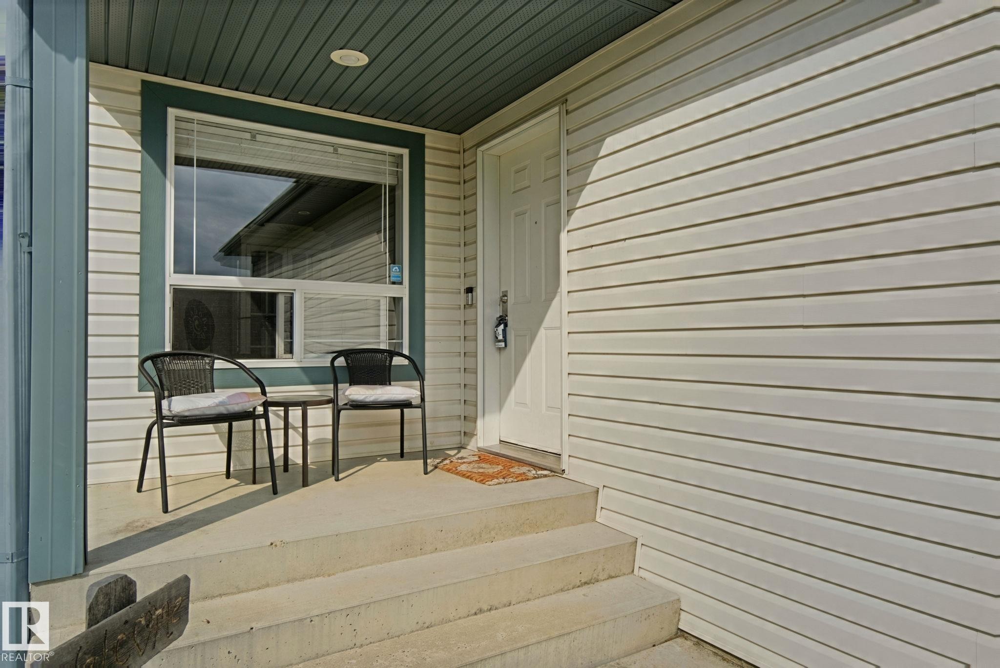 Front entry with concrete steps and landing - 15618 141 Street Nw, Edmonton, AB
