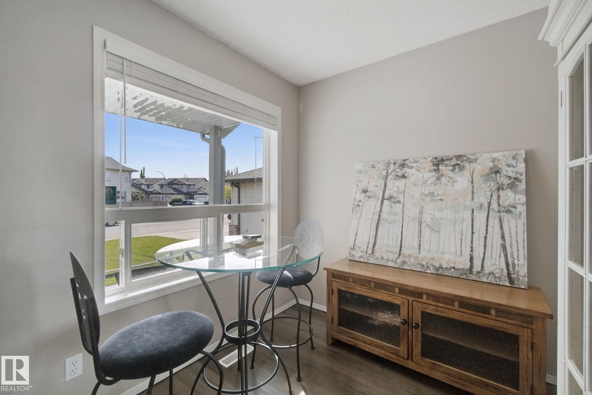 Large window with white trim, hard-surface flooring, and neutral wall tones - 15618 141 Street Nw, Edmonton, AB