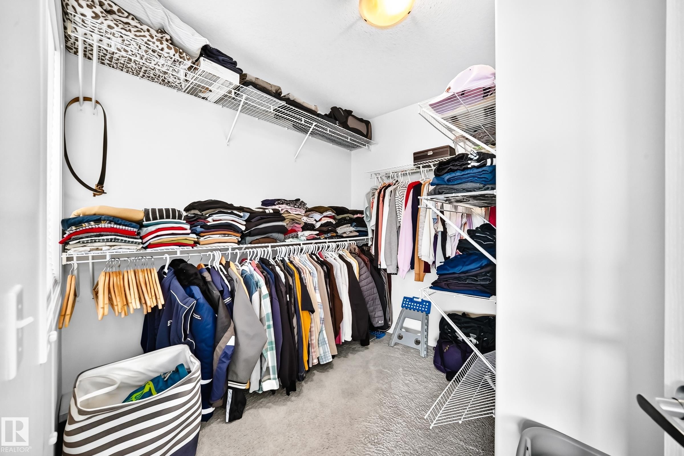 Walk-in closet featuring wire shelving and hanging rods - 2015 Chalmers Way Sw, Edmonton, AB