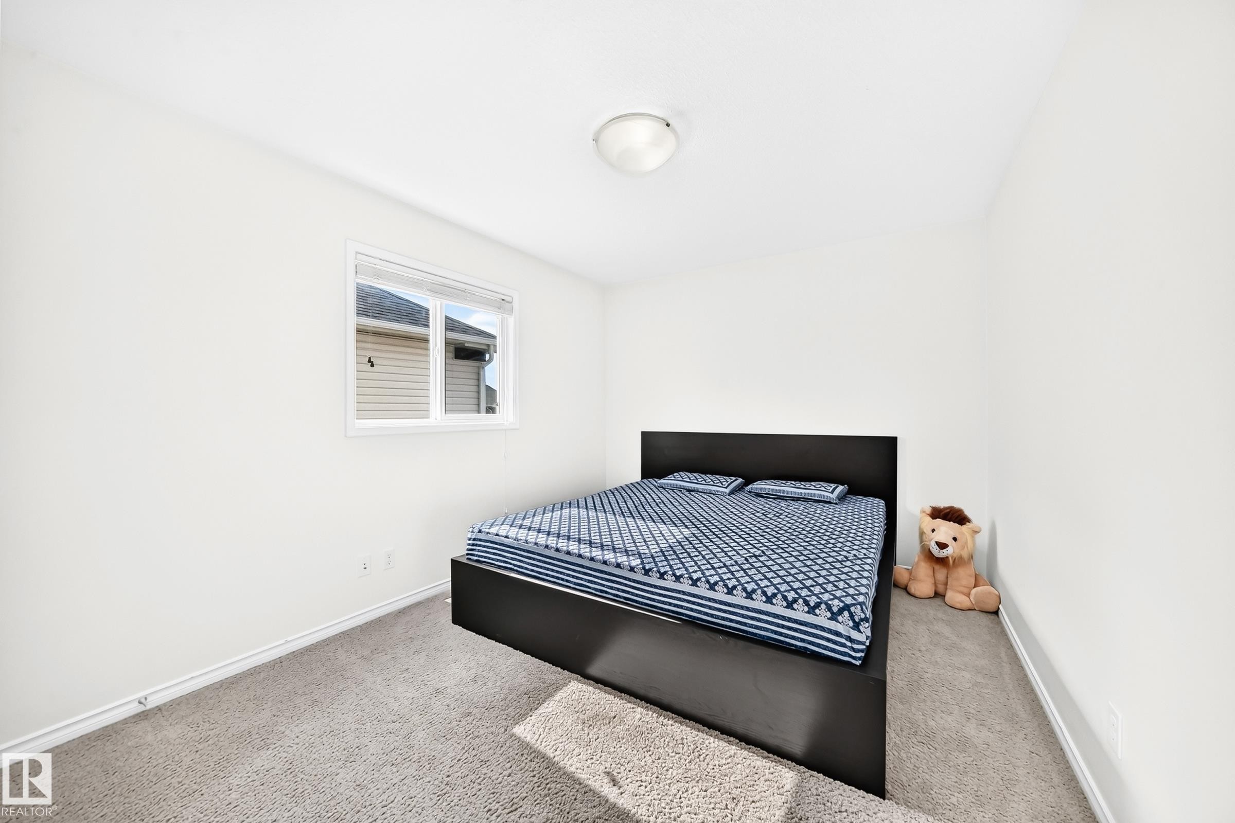 Carpeted flooring, white walls, and a single window with blinds - 2015 Chalmers Way Sw, Edmonton, AB