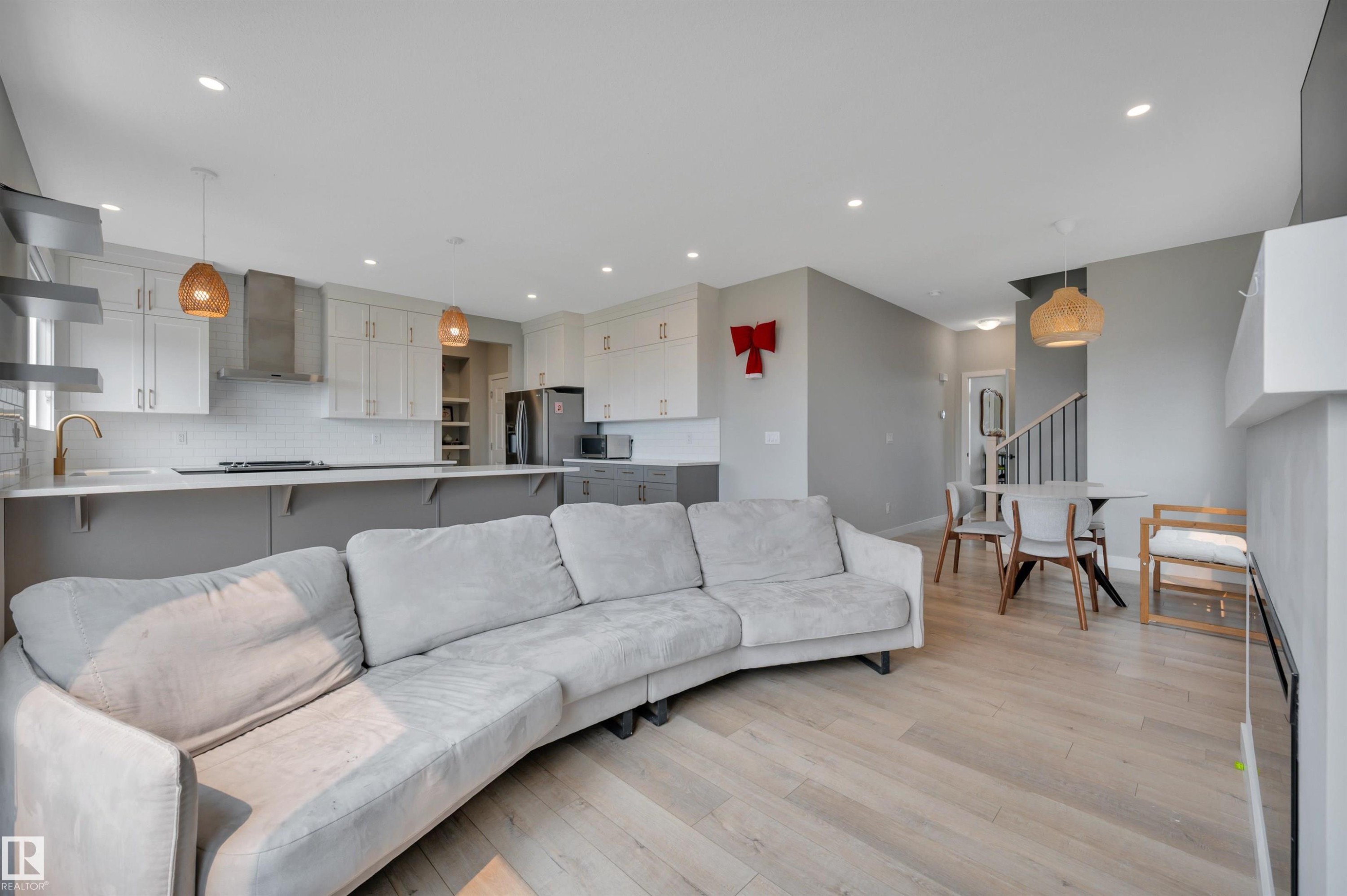 20007 15 Avenue Nw, Edmonton, AB