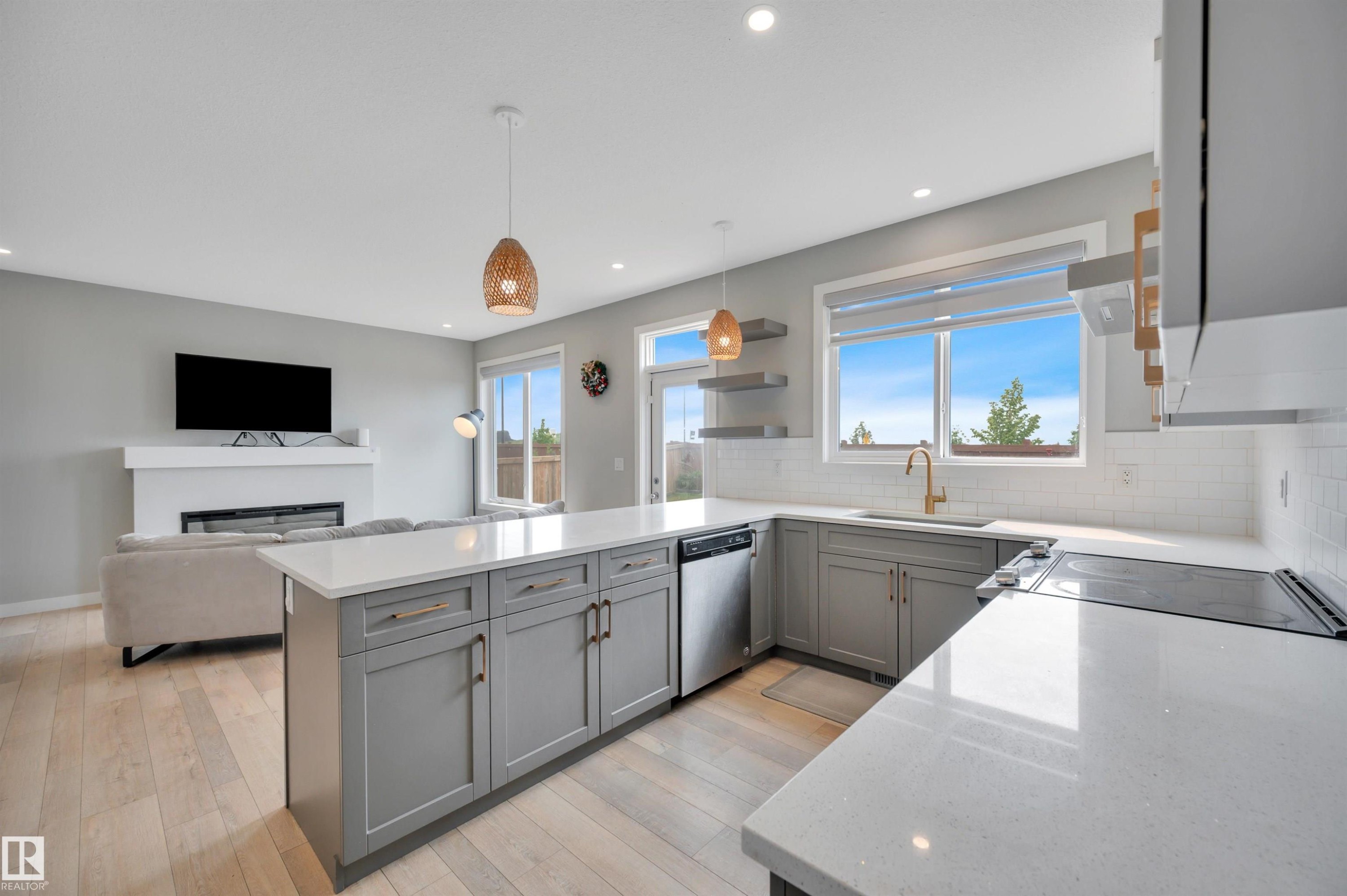 20007 15 Avenue Nw, Edmonton, AB
