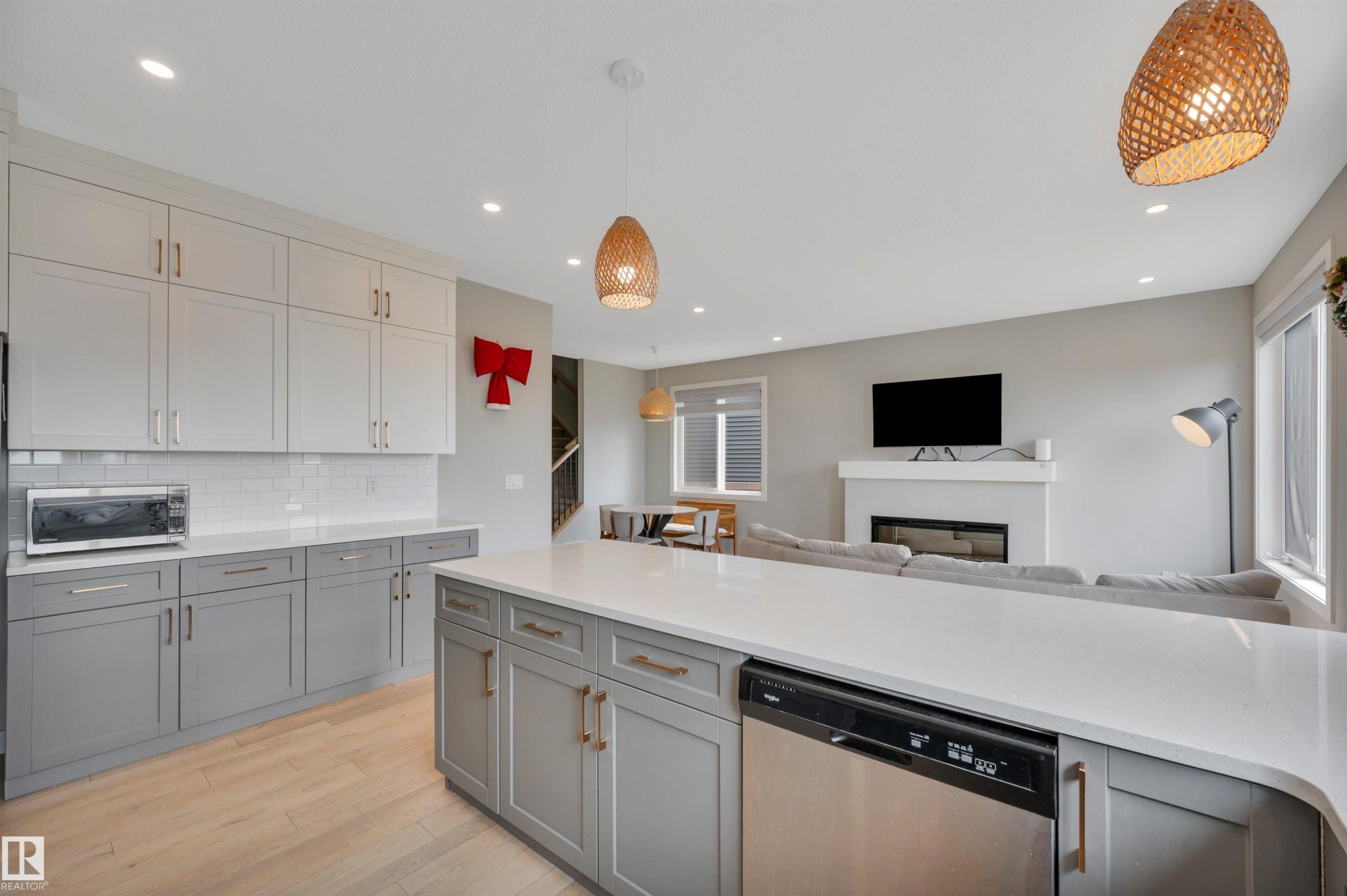 20007 15 Avenue Nw, Edmonton, AB