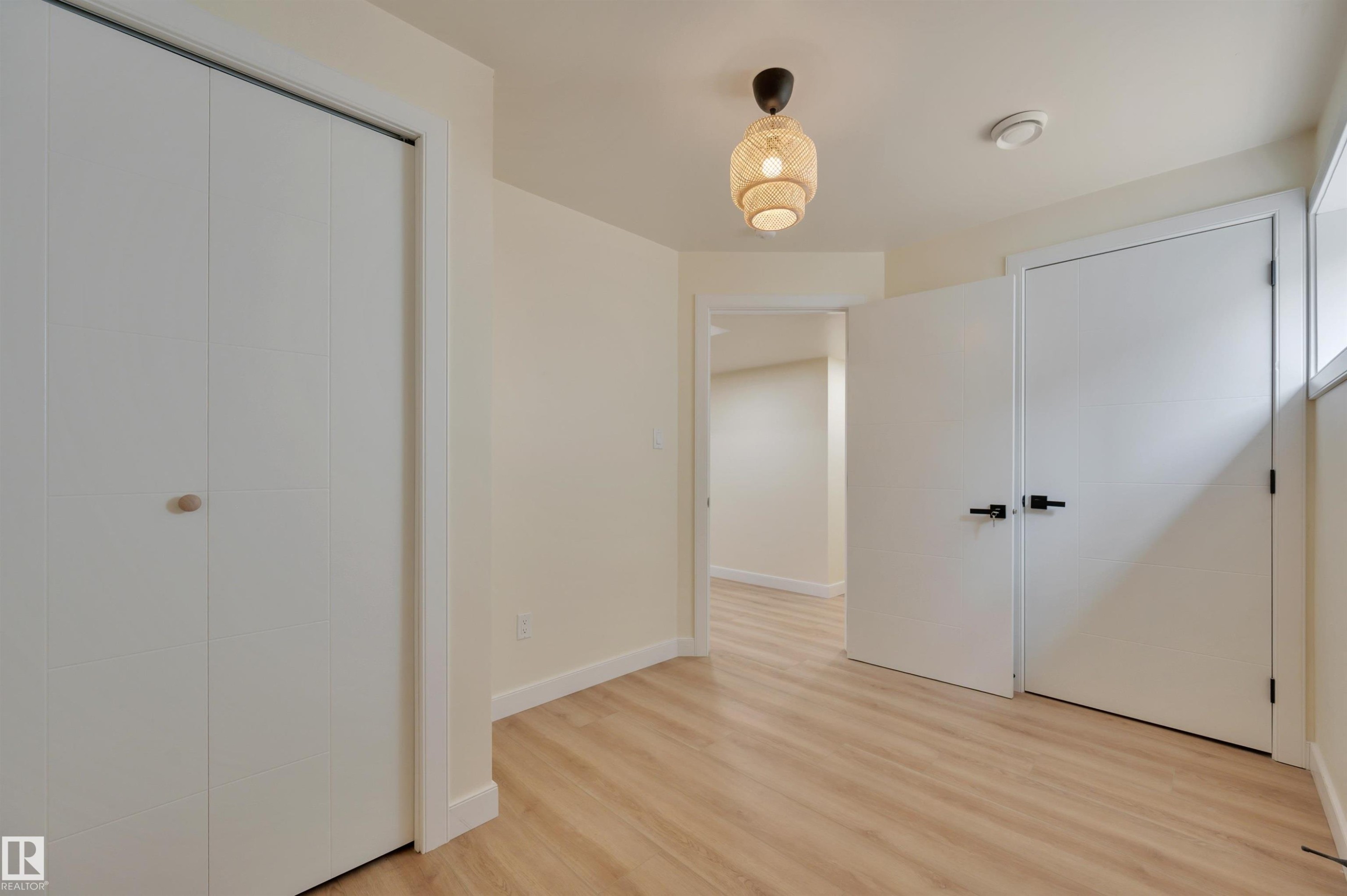 20007 15 Avenue Nw, Edmonton, AB