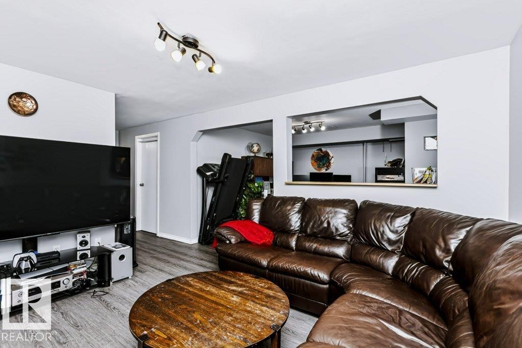 Recessed wall opening with built-in countertop, track lighting fixture, and wood-finish flooring - 18431 95A Avenue Nw, Edmonton, AB