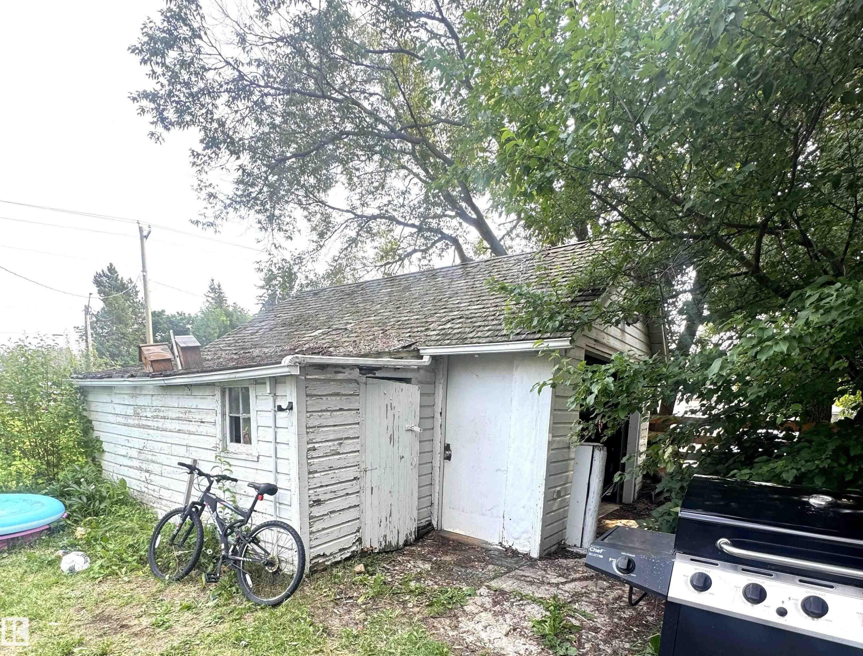 Detached single car Garage with wood-finish siding and a shingled roof - 5019 48 Avenue, Onoway, AB - Outdoor